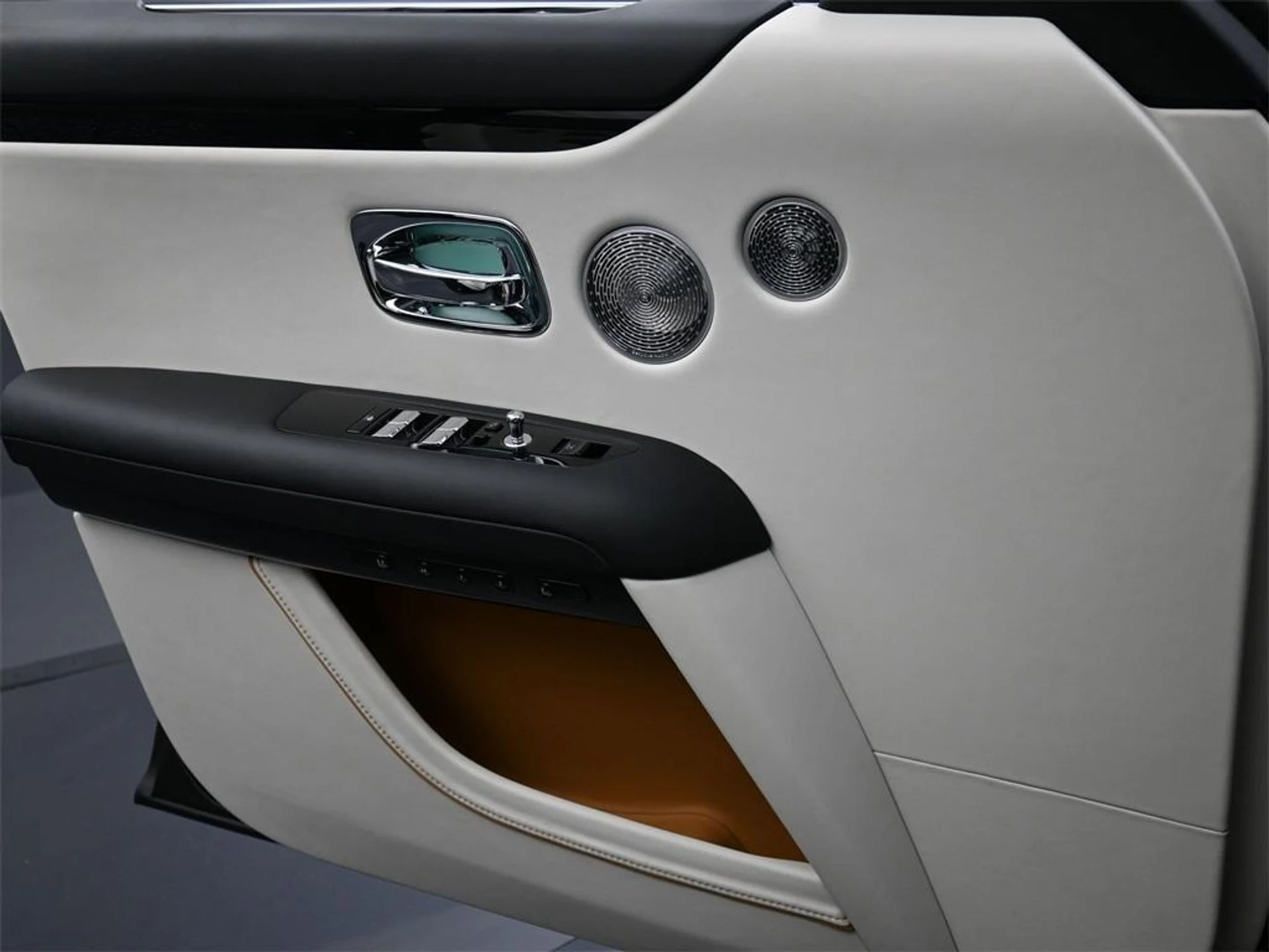 mph012_3406707863_b_Aa_Oyvv_Q4scjx_Cvxj_V9b2_D414_d92da33102