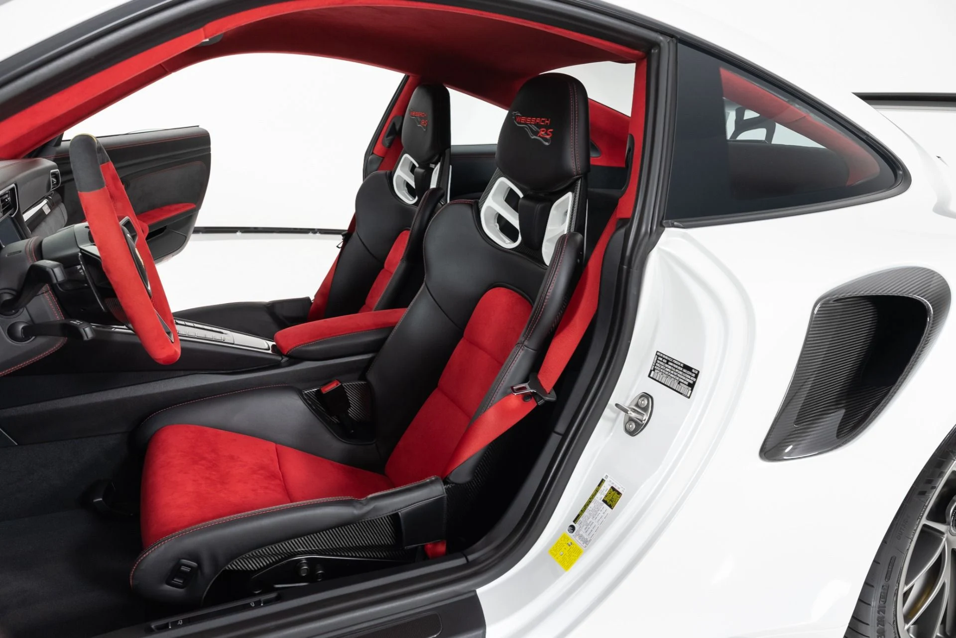 mph012_3414191737_Used_2018_Porsche_911_GT_2_RS_1755537999_3137dc6965