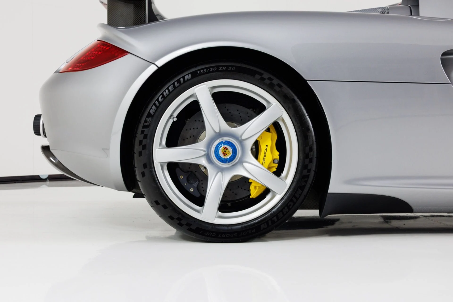 mph012_3414507536_Used_2004_Porsche_Carrera_GT_1780937853_e0bc79df66