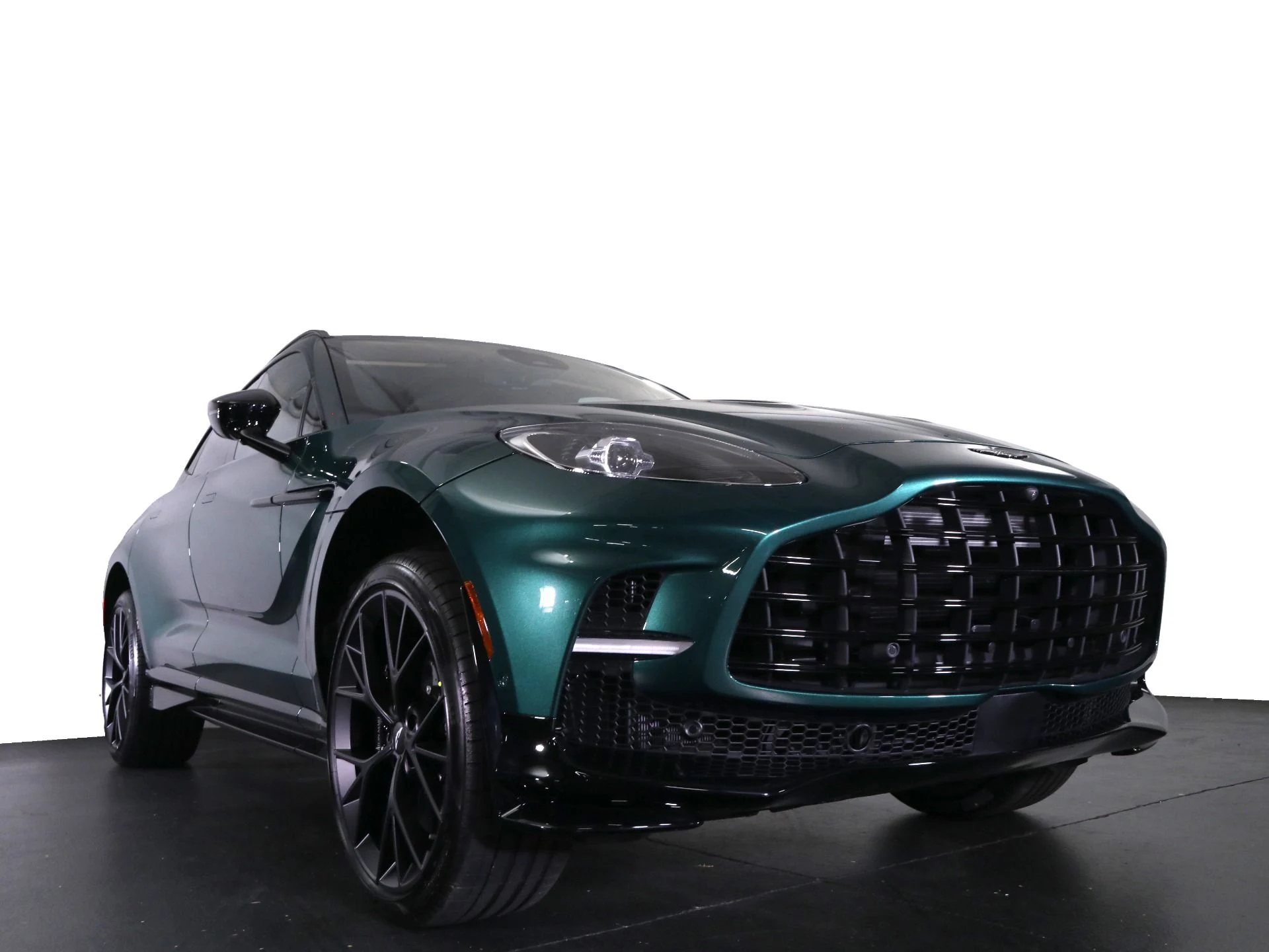 mph012_3417007648_New_2025_Aston_Martin_DBX_707_1758482676_d0f61f1c57