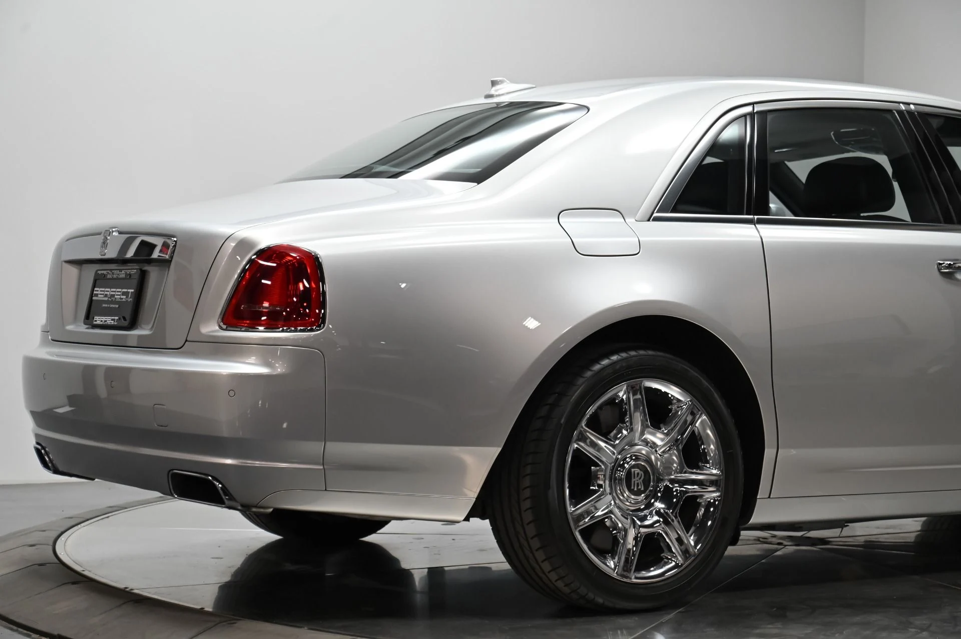 mph012_3424573458_Used_2012_Rolls_Royce_Ghost_1757528739_89c43a655a