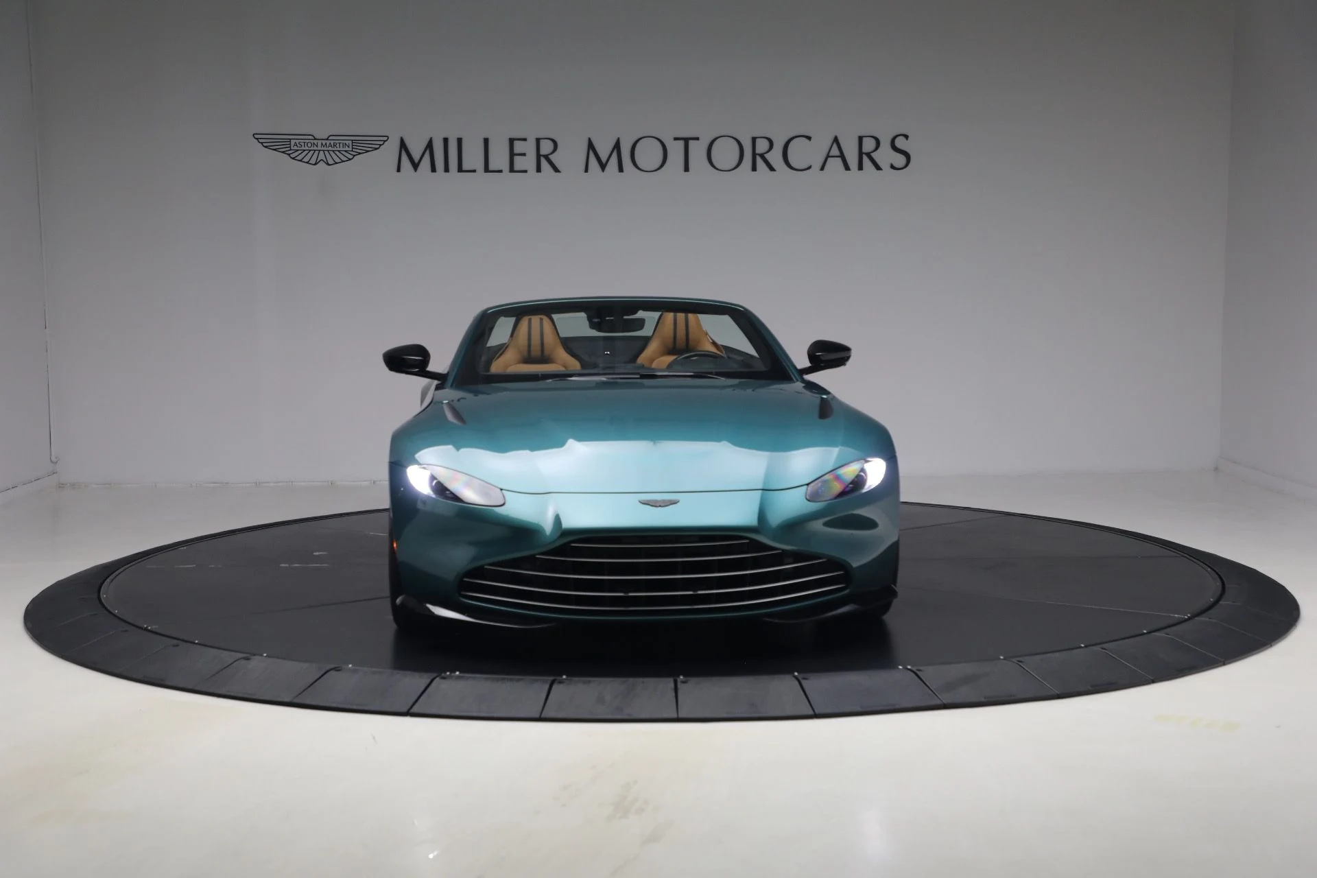 mph012_3432092620_Used_2023_Aston_Martin_Vantage_V8_1791917155_dcbe84f084