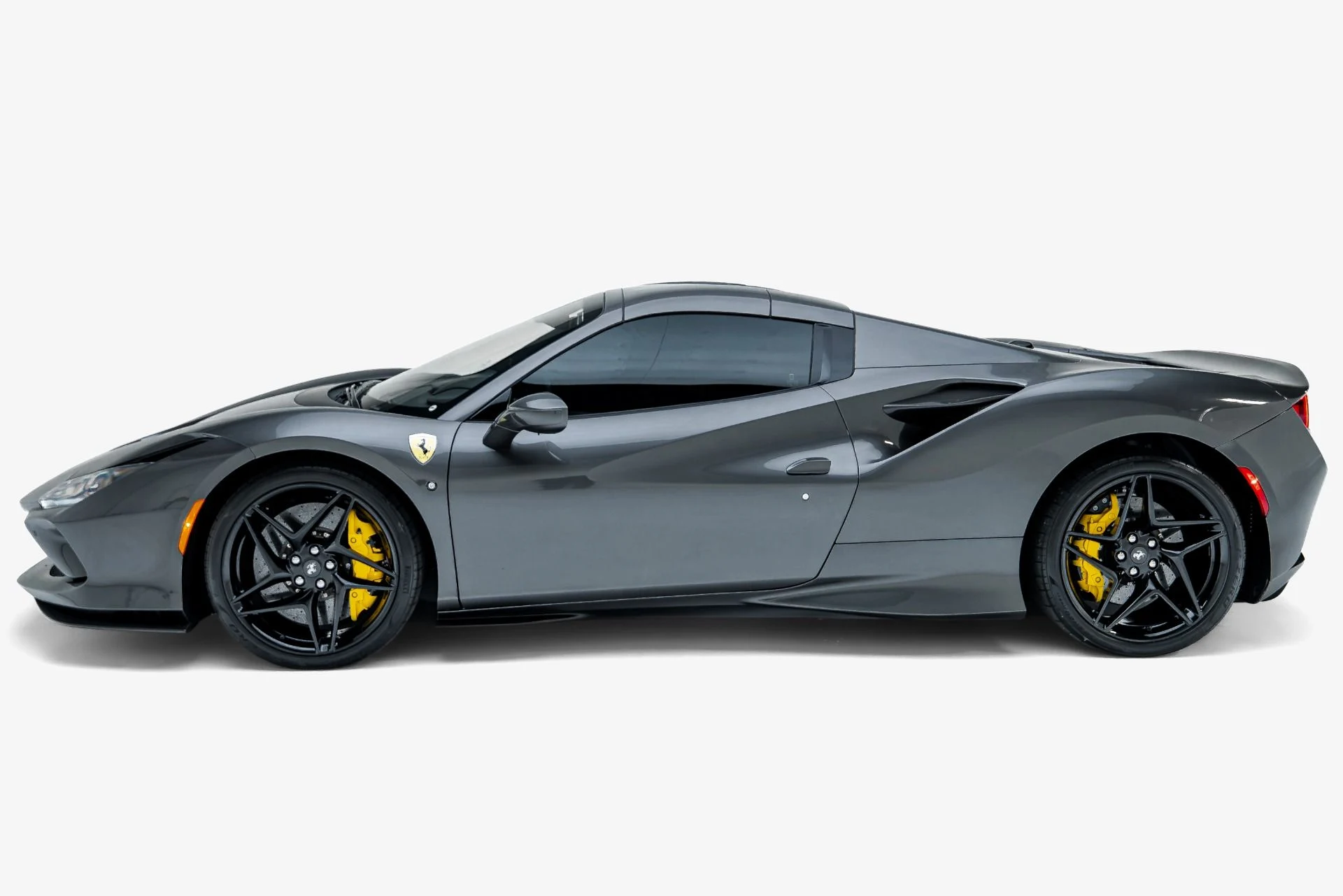 mph012_3433969577_Used_2022_Ferrari_F8_Spider_1792785074_8abb0596cb