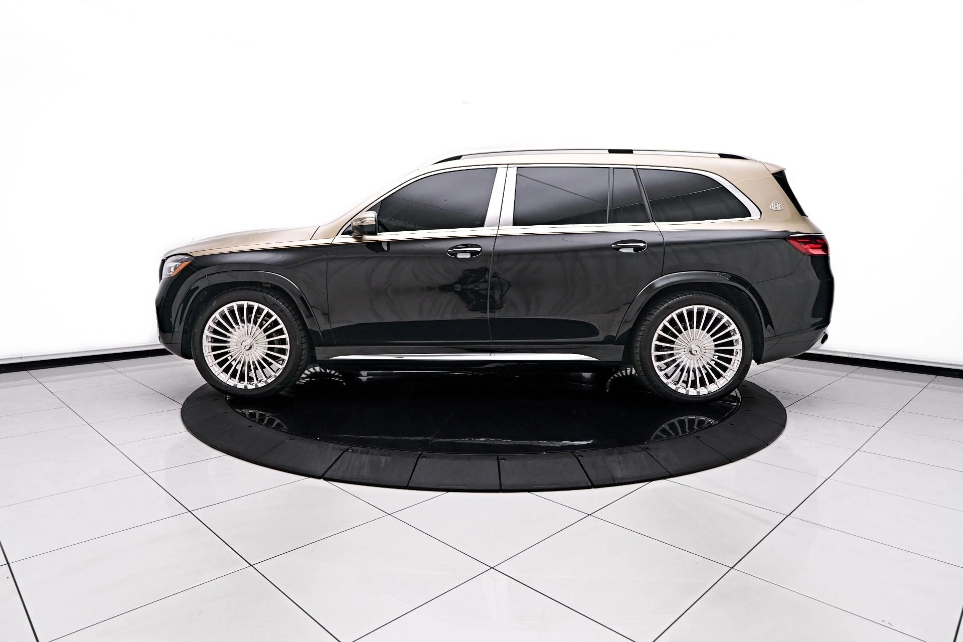 mph012_3436443414_Used_2024_Mercedes_Benz_GLS_Maybach_GLS_600_1754703723_4f89383a12