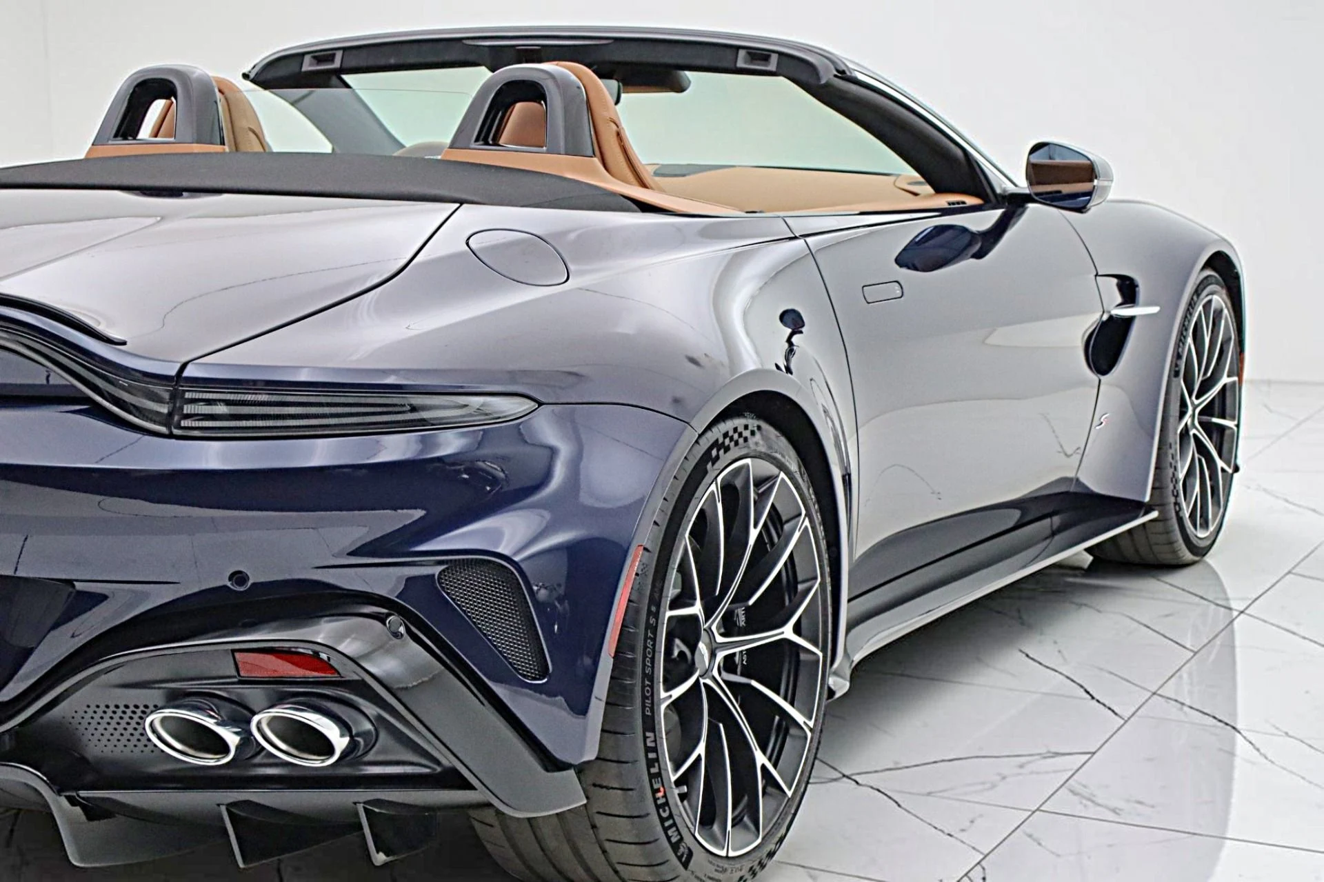mph012_3443240683_New_2026_Aston_Martin_Vantage_S_Roadster_b04ea2a16e