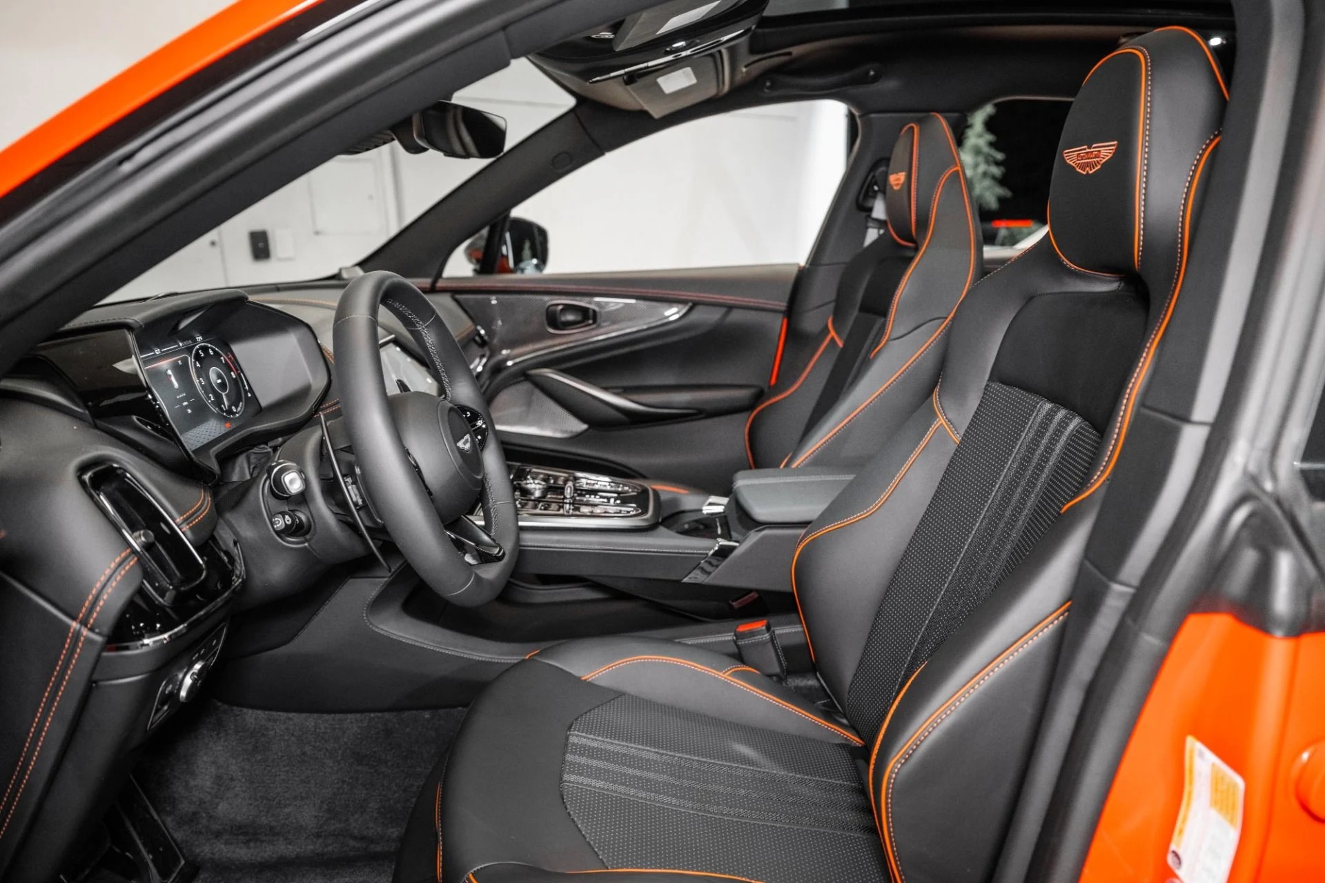 mph012_3446300808_Used_2025_Aston_Martin_DBX_707_1748959342_13137e29c8