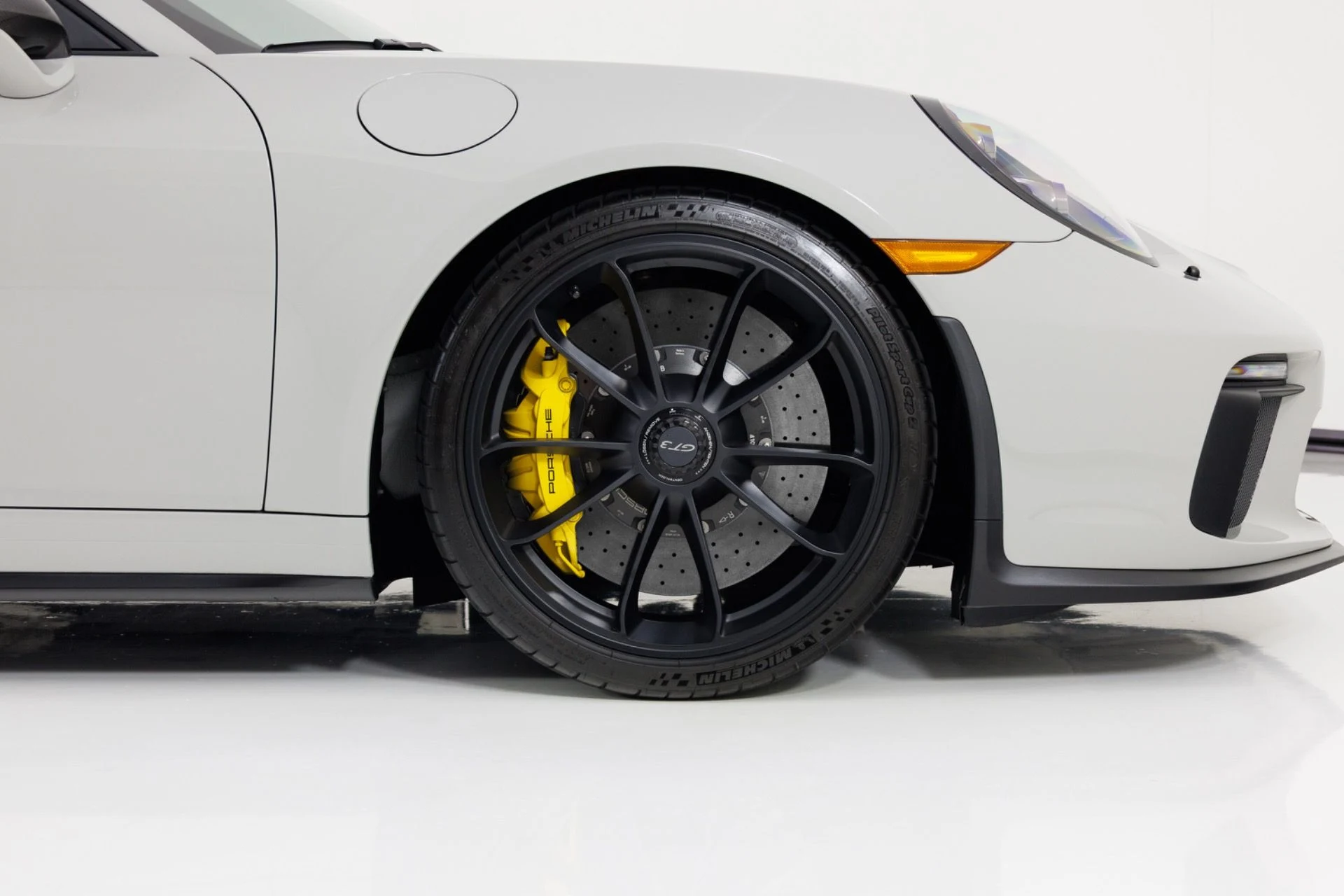 mph012_3449867245_Used_2018_Porsche_911_GT_3_1782944816_e67943c510