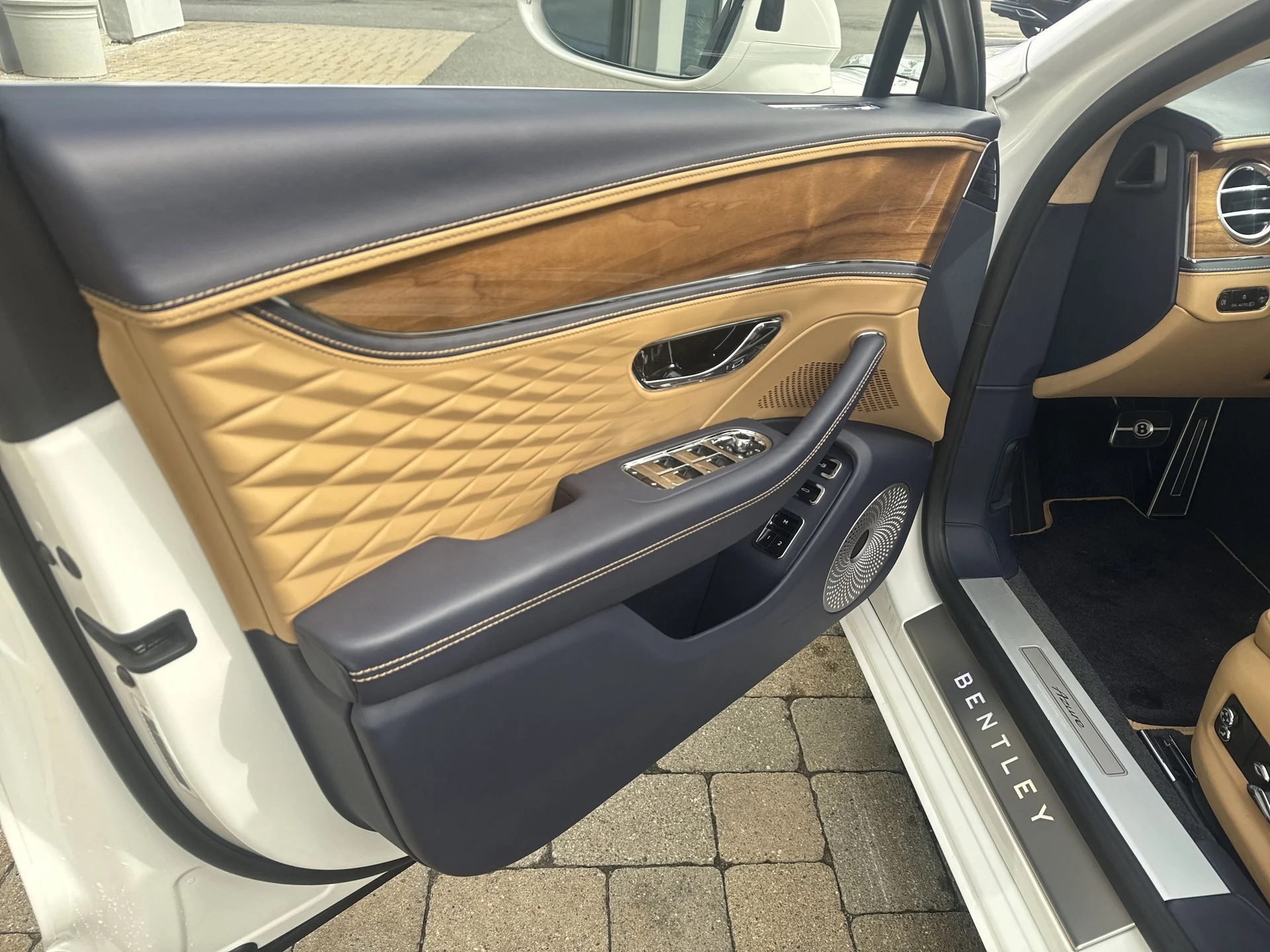 mph012_3450028407_9998bdad4747c49f80f607c9f8c1d713x_b3ee614b85