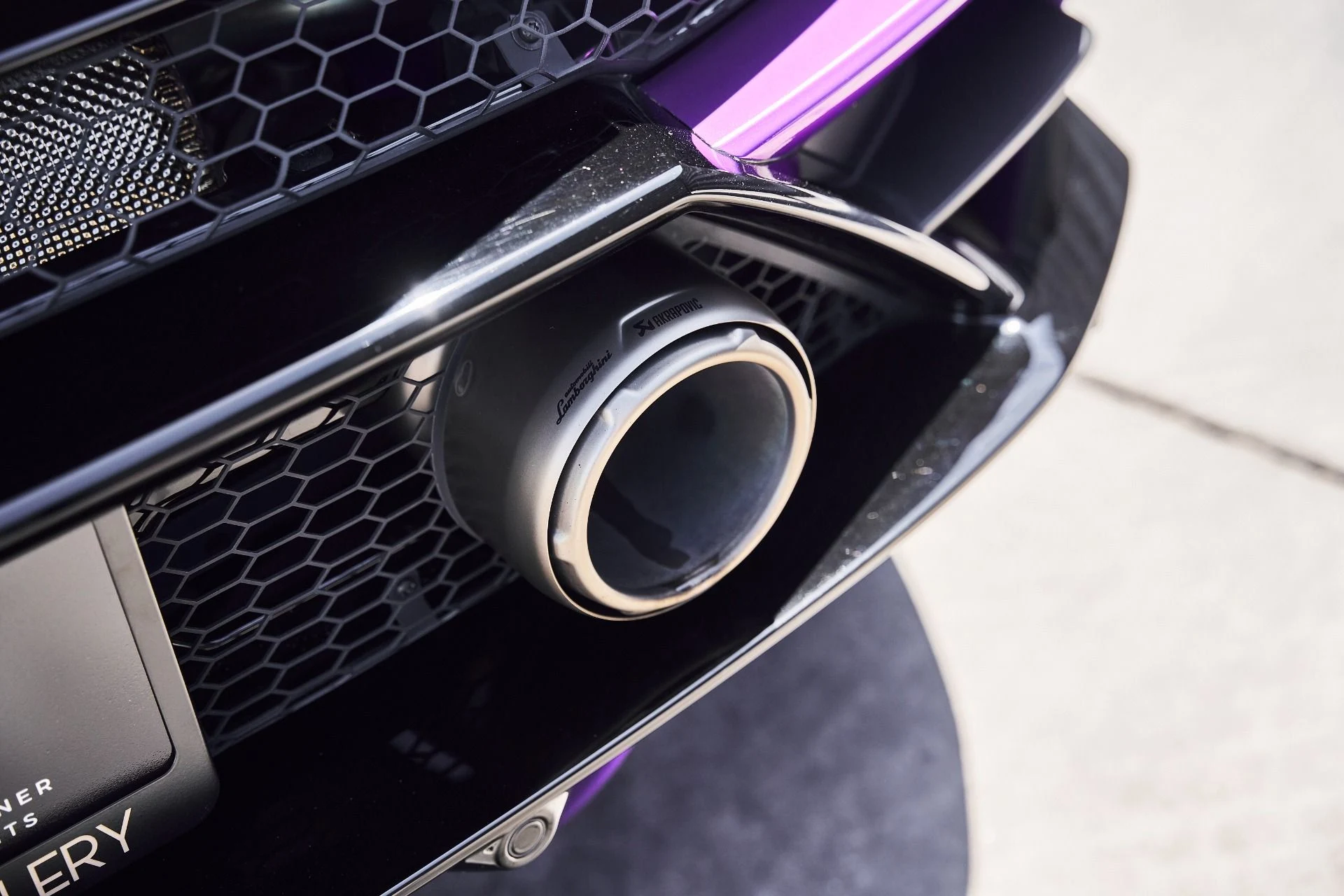 mph012_3453750574_Used_2024_Lamborghini_Huracan_EVO_Base_1776733839_ac19d0e8fb