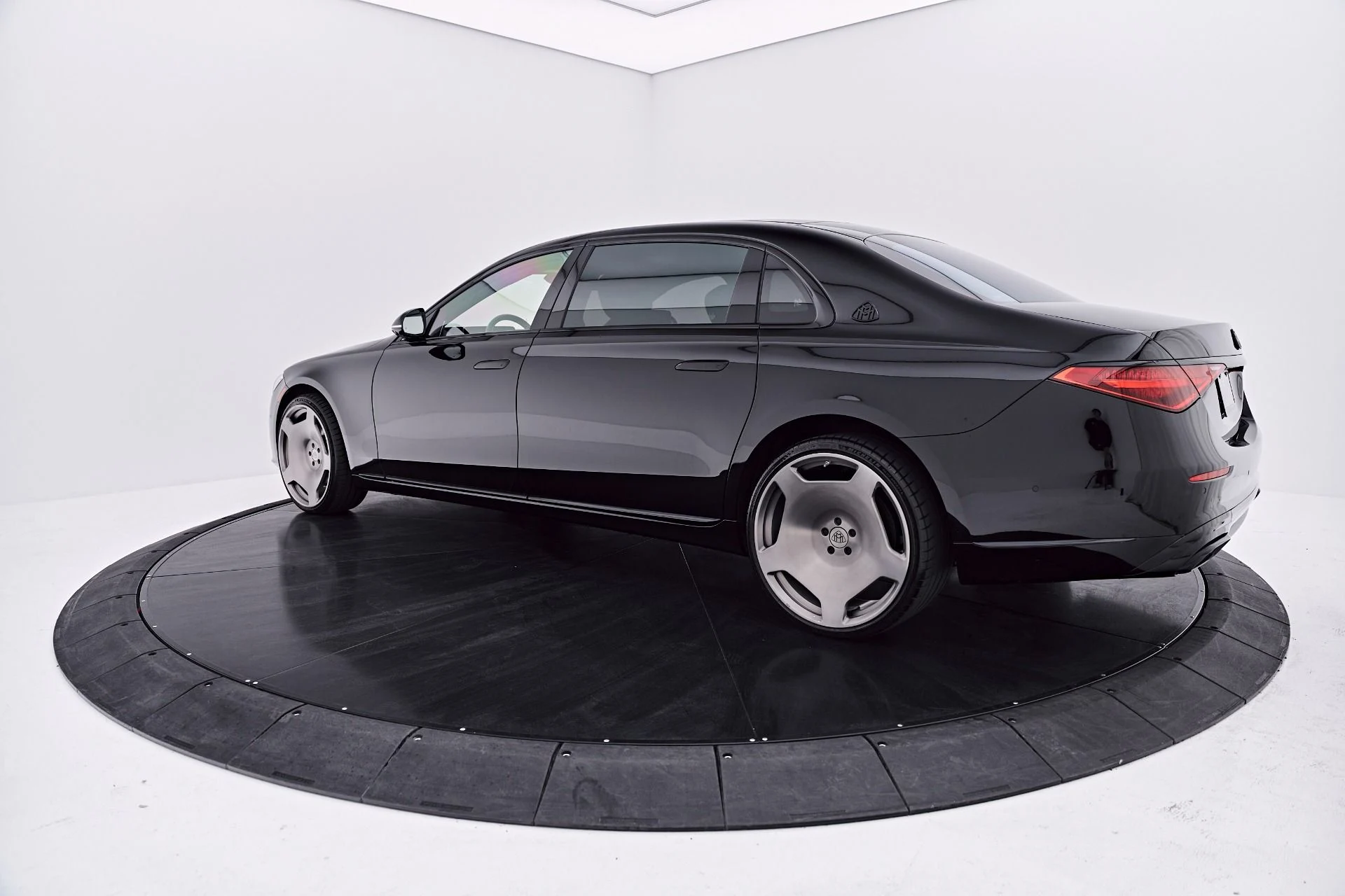 mph012_3460862435_Used_2023_Mercedes_Benz_S_Class_Maybach_S_680_1786584182_9d9b3b64d4