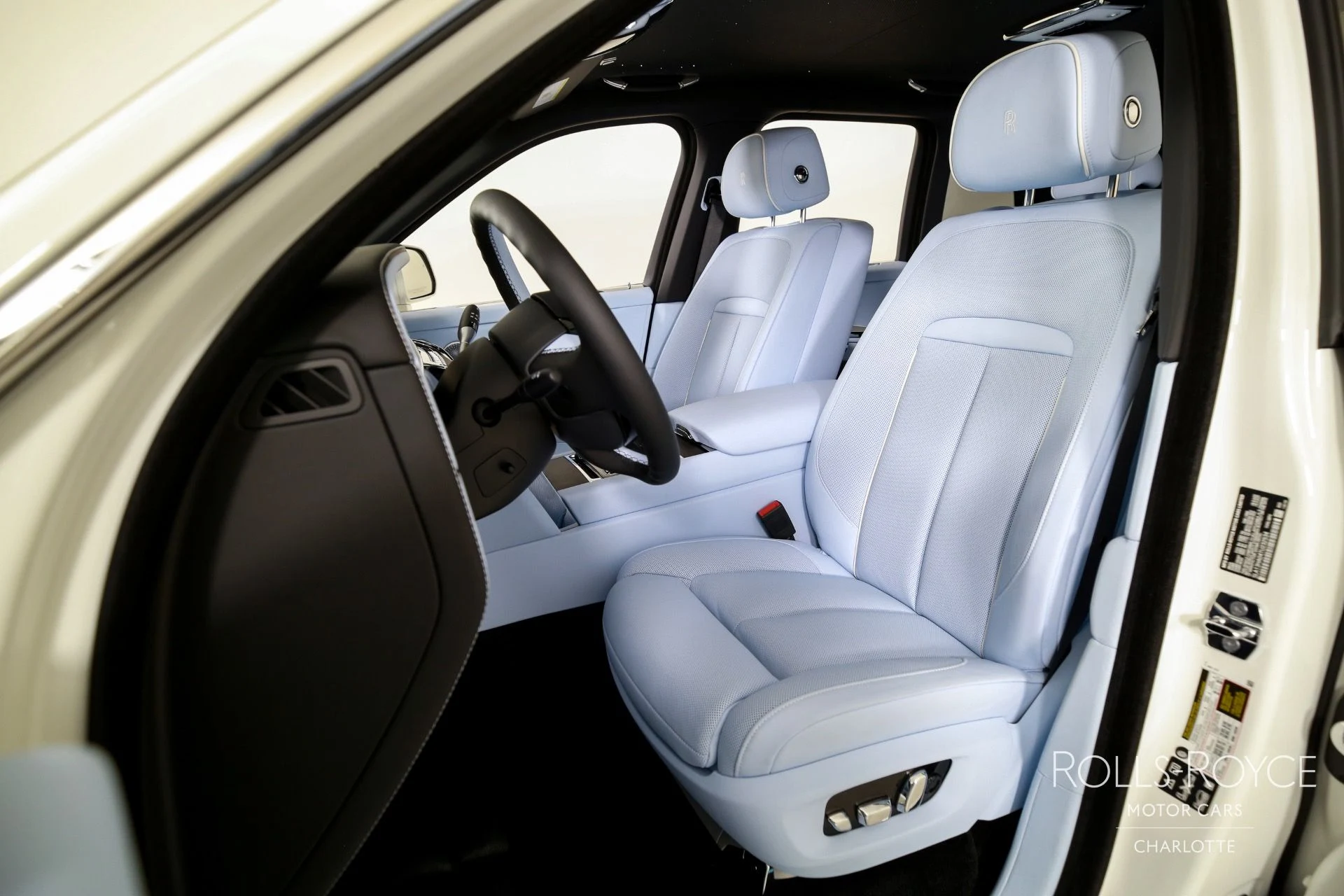 mph012_3461705231_Used_2026_Rolls_Royce_Cullinan_1759509260_9d1cc03740