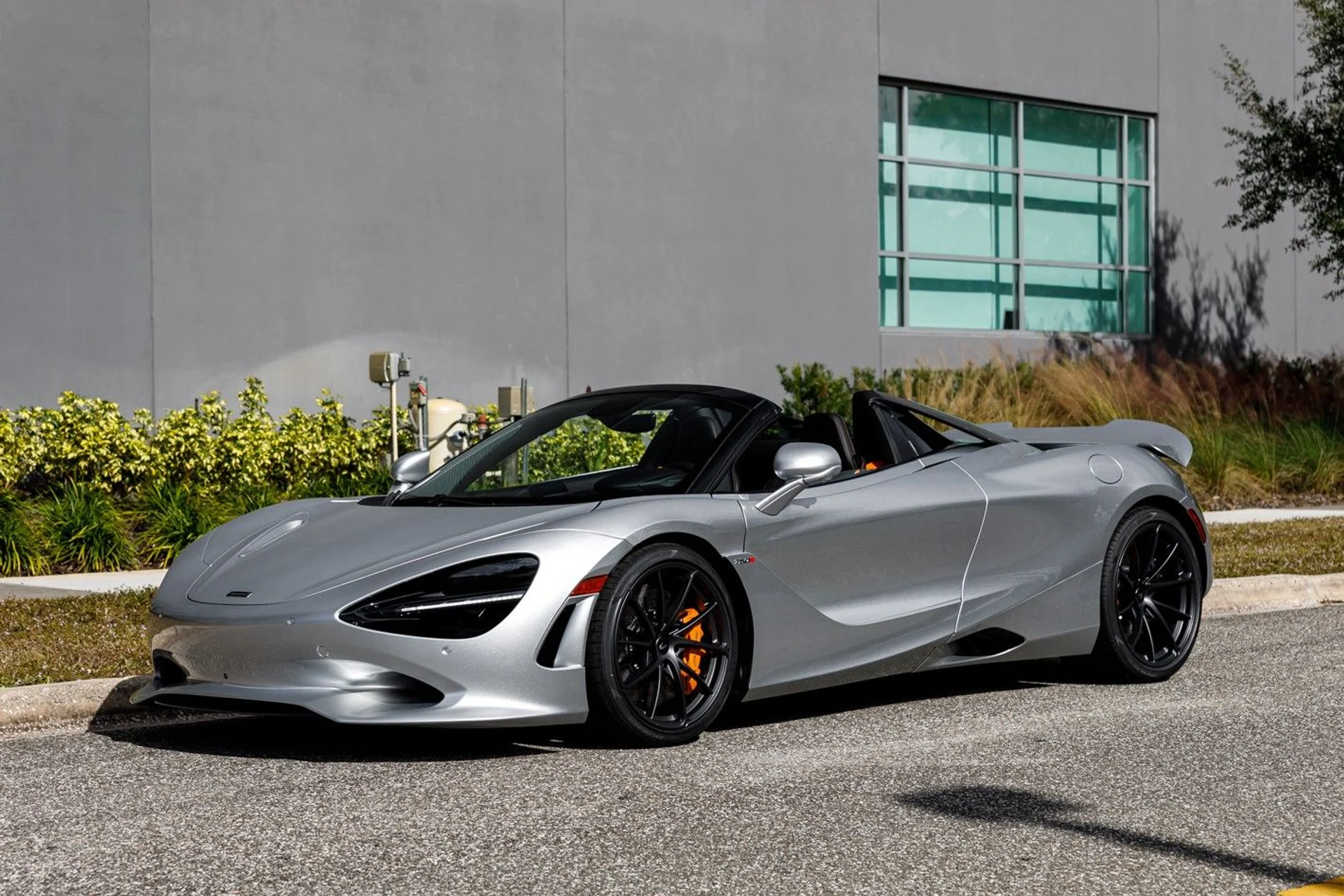 mph012_346619313_633_p13_l_dac54a8771