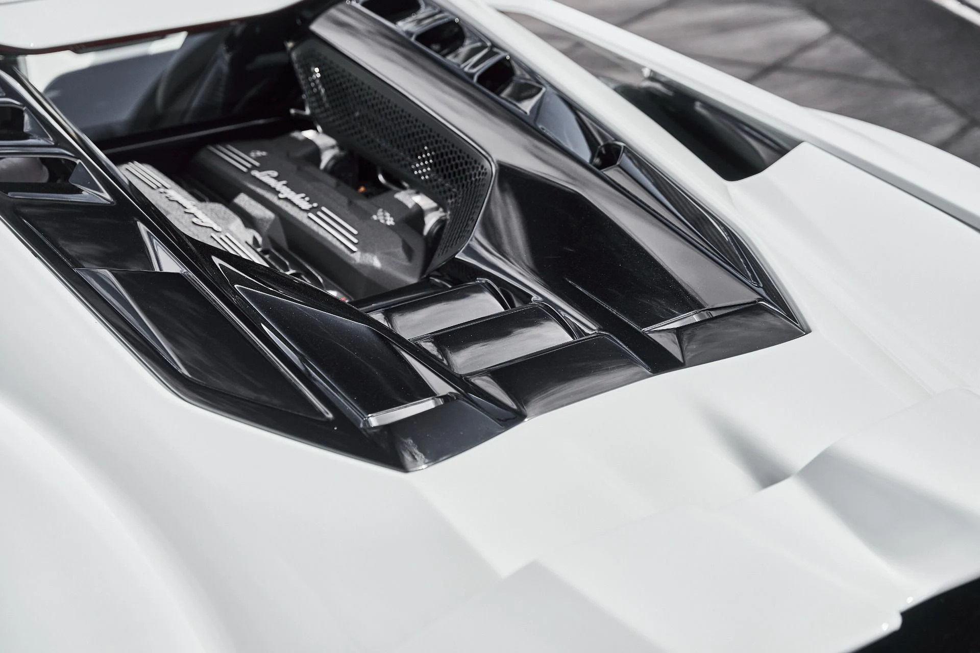 mph012_347299343_Used_2026_Lamborghini_Revuelto_Base_1777078358_c989b87860