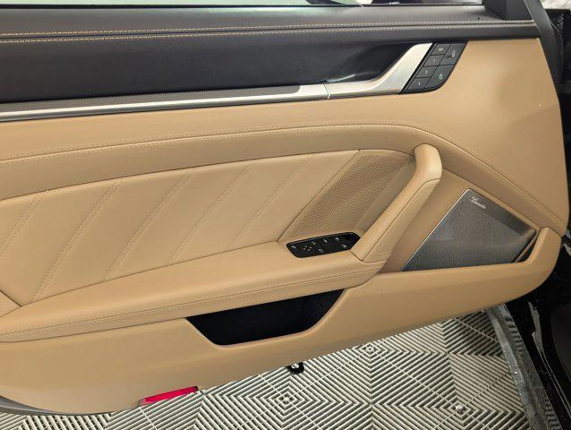 mph012_3474655681_h_ZQN_Ng_B_Iskajaje_H_Fp_I_Wl_IUZ_1_L0_8a401177e5