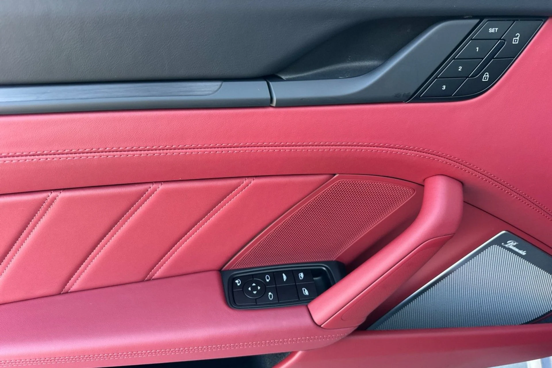 mph012_3494760053_2b84a04e7d7f3e92e50b795a7f68ad75_e9105f312b