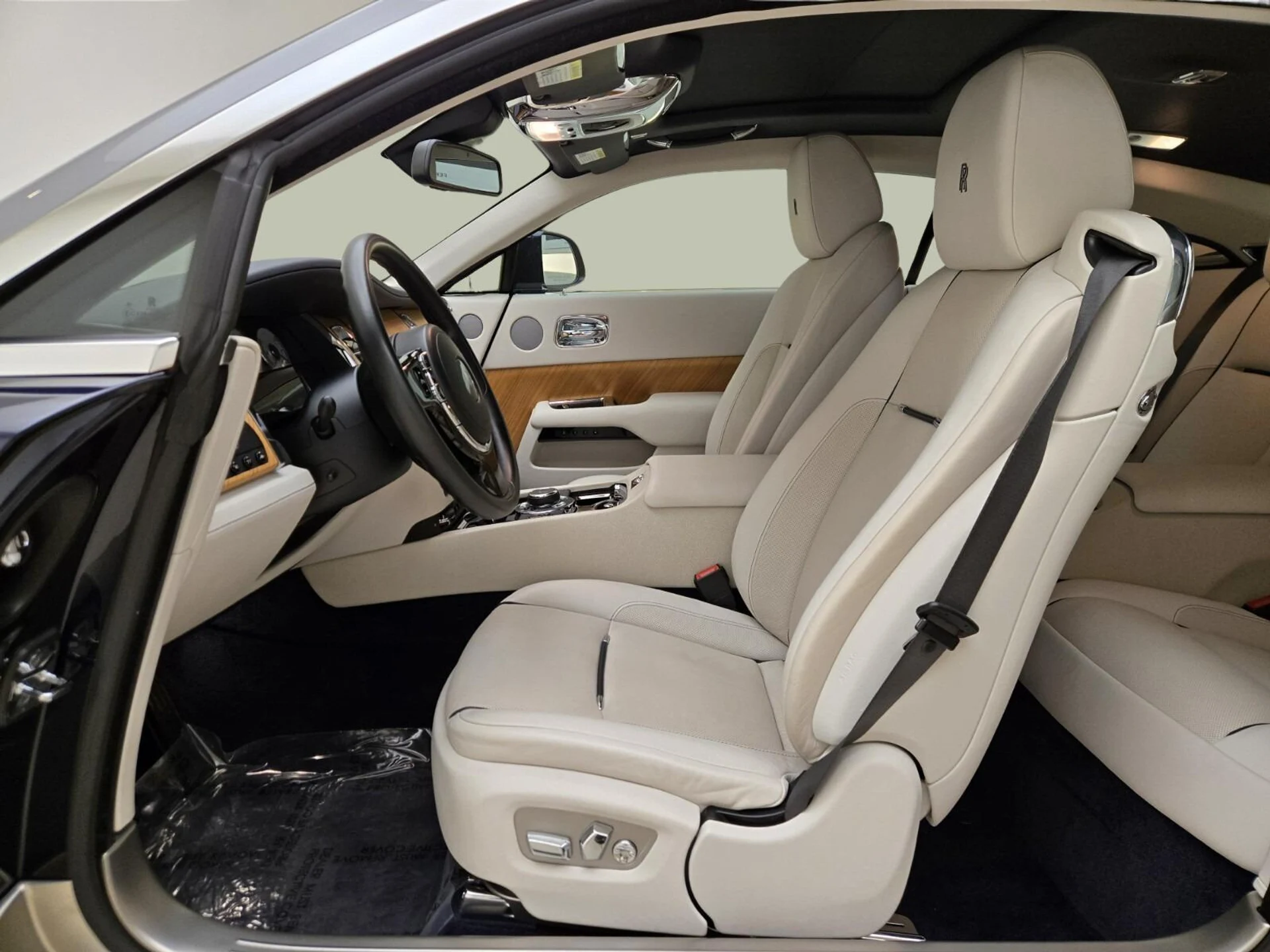 mph012_3495702860_Used_2016_Rolls_Royce_Wraith_1767163708_1449034409