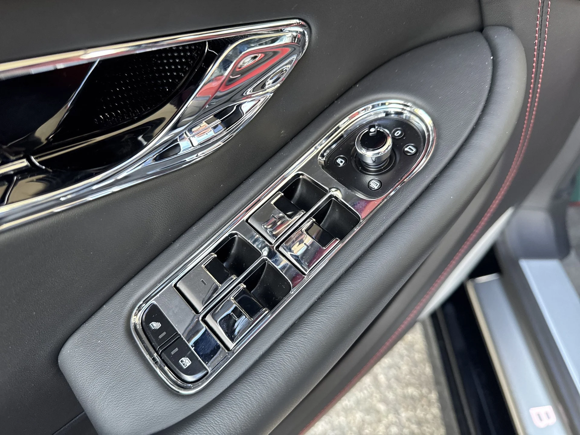 mph012_34994083_d390de927cf8a4dbc5218ce0189b4a0ax_997bb8f4b9