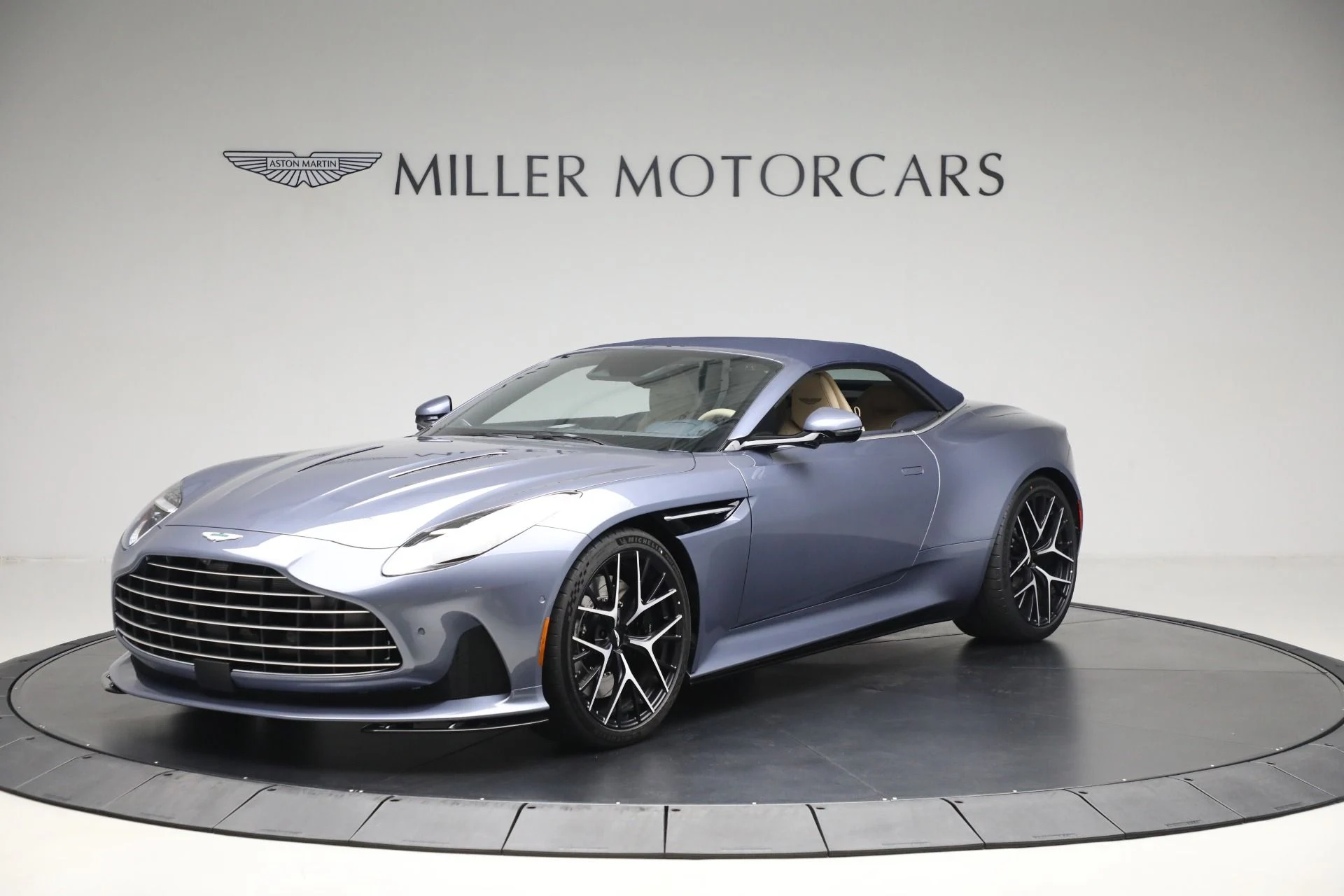 mph012_3508386905_New_2025_Aston_Martin_DB_12_Volante_196e46c0b8