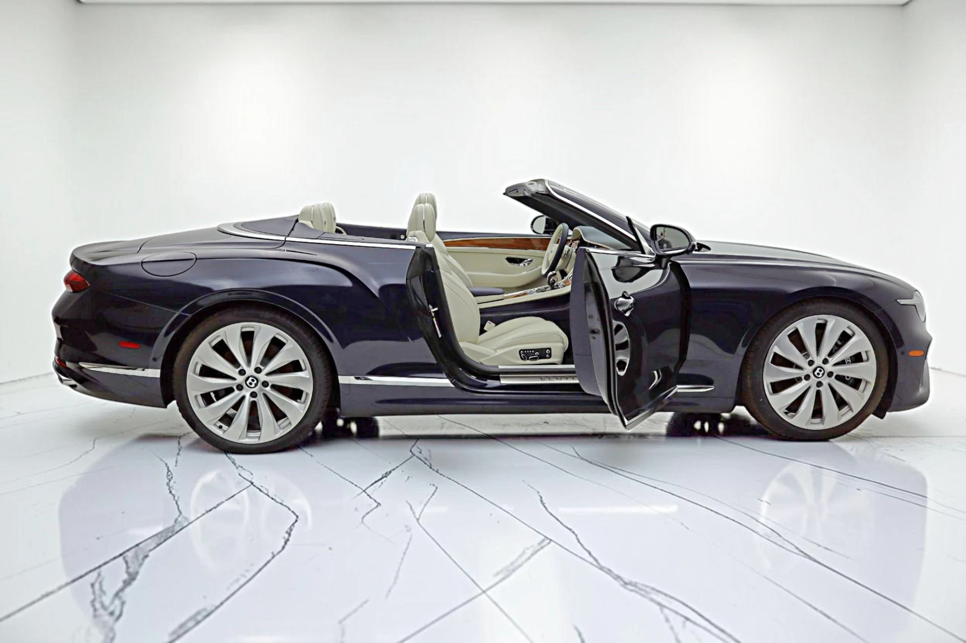 mph012_3516570469_New_2026_Bentley_Continental_GTC_cf7a45ae29