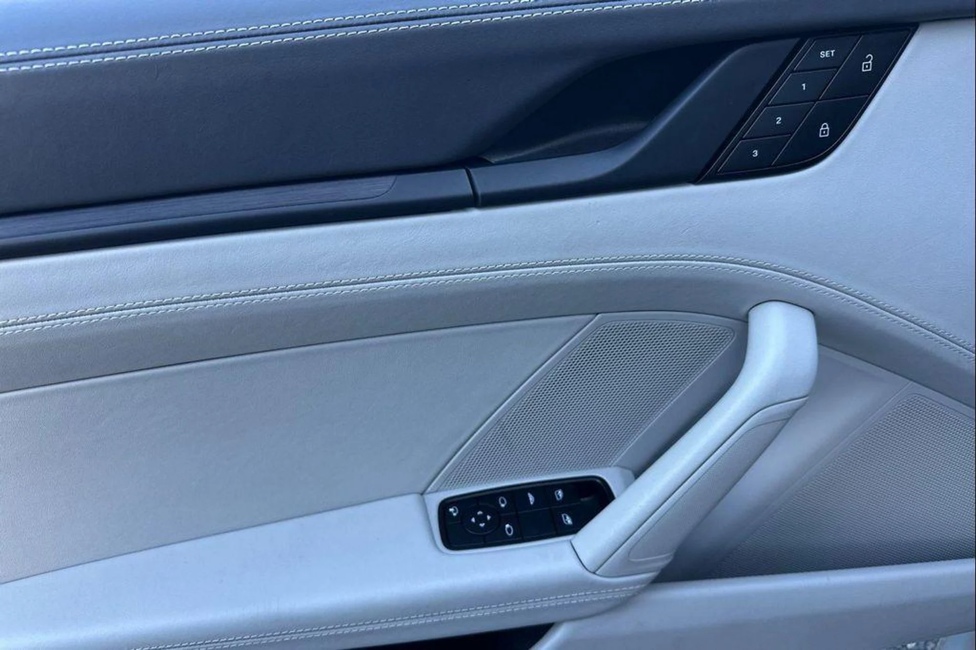 mph012_351848912_Wu_Sfo_d_C_Rwz2uz7_Aio8z25g_Kt_Gg_601a745f82