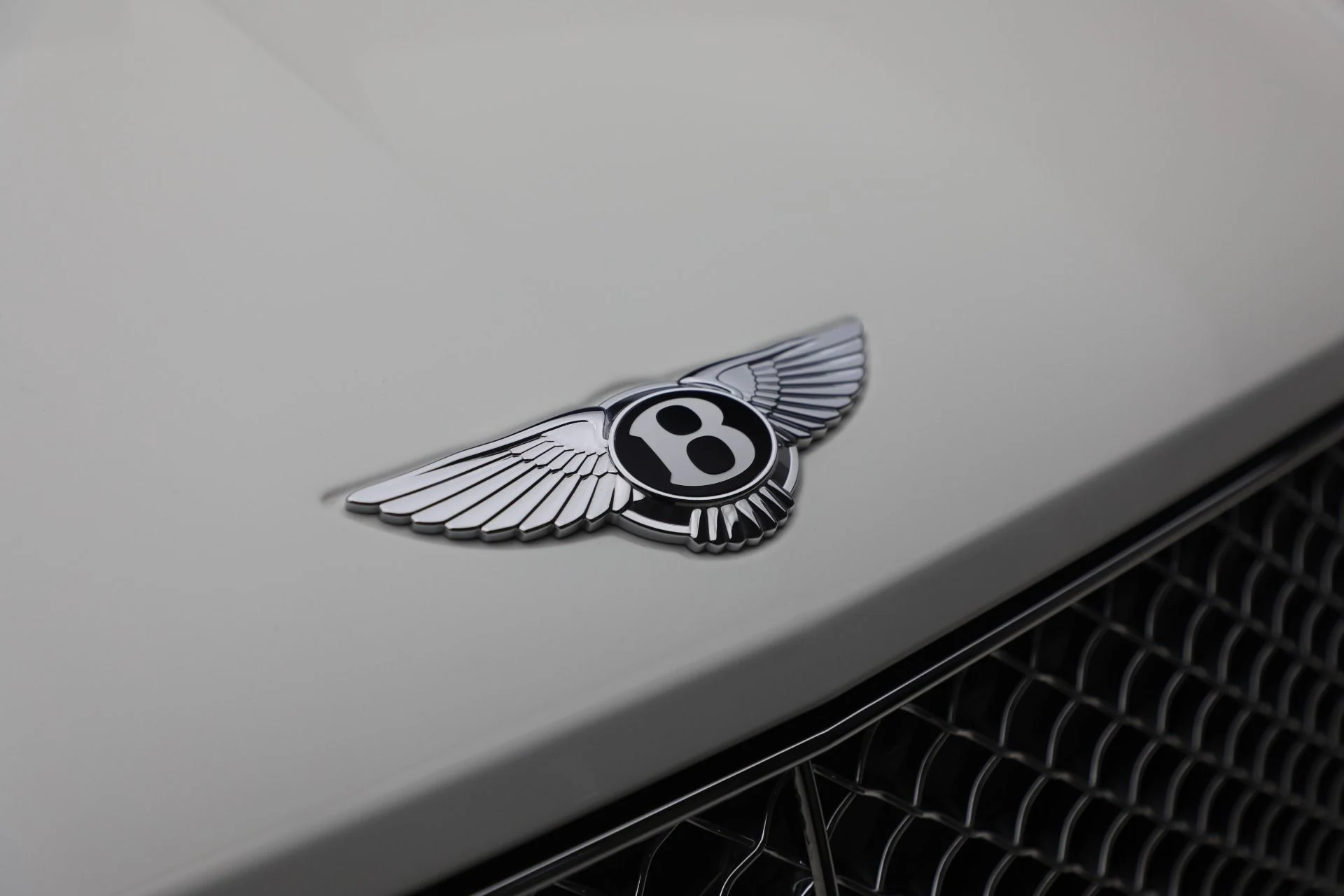 mph012_3518987935_Used_2023_Bentley_Bentayga_V8_1770421223_a58b04b7c4