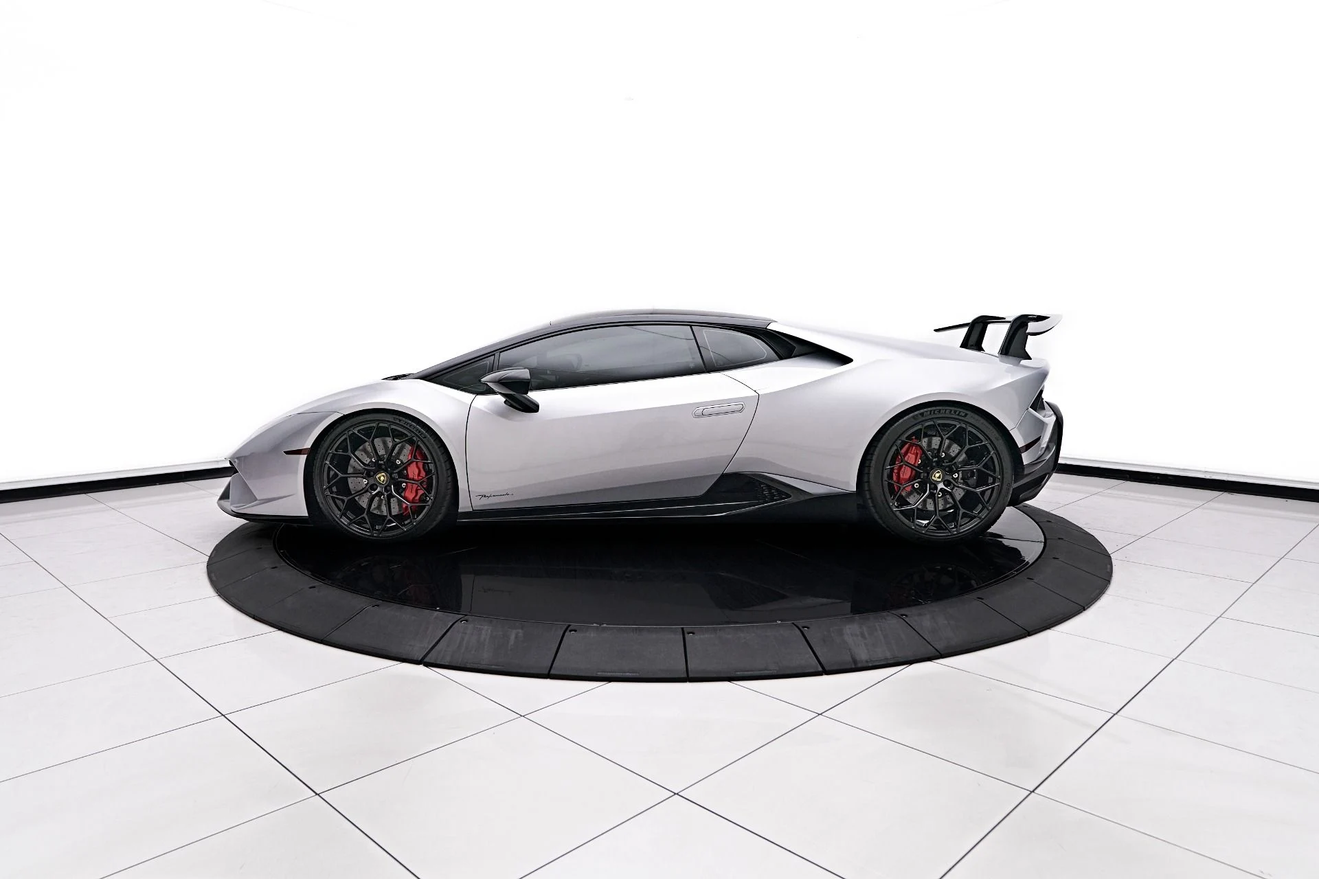 mph012_3519002449_Used_2018_Lamborghini_Huracan_Performante_1761069248_4a366c1a45