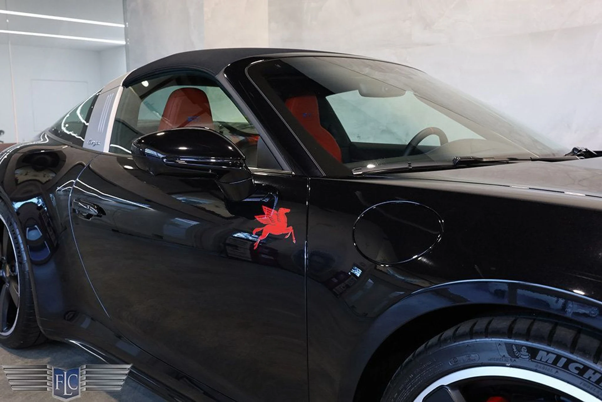 mph012_3521457334_used_2024_porsche_911_targa4s_9689_22903076_13_1024_2ff7b0c9ba