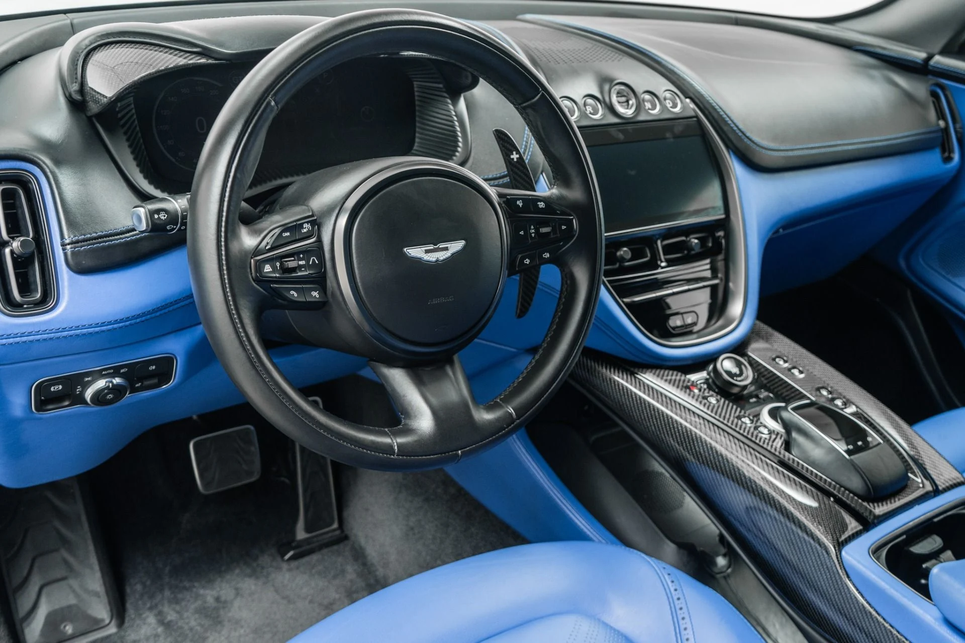 mph012_3524072425_Used_2023_Aston_Martin_DBX_707_1782508866_330603a834
