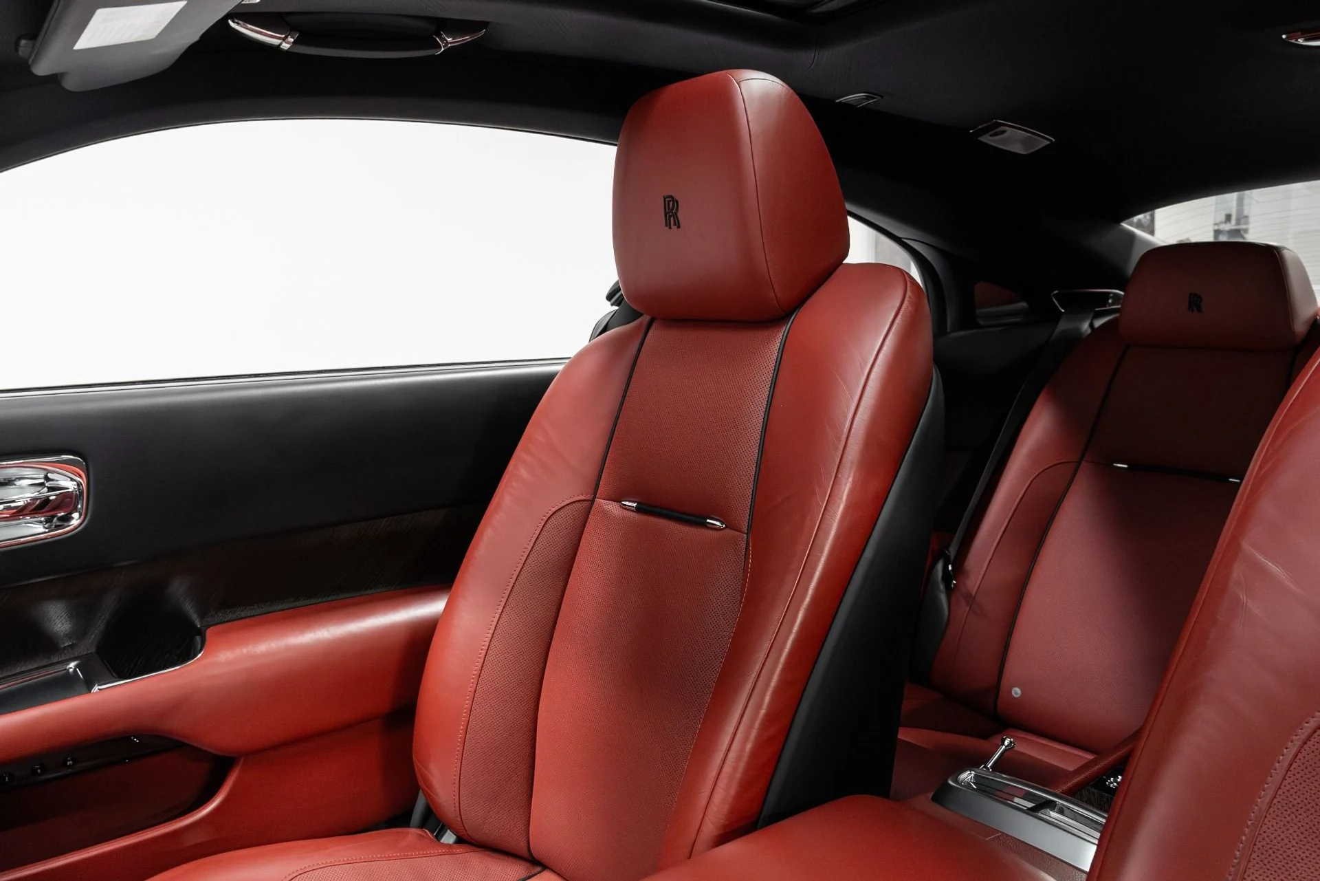 mph012_3526000548_Used_2014_Rolls_Royce_Wraith_1768708128_b15c260cff