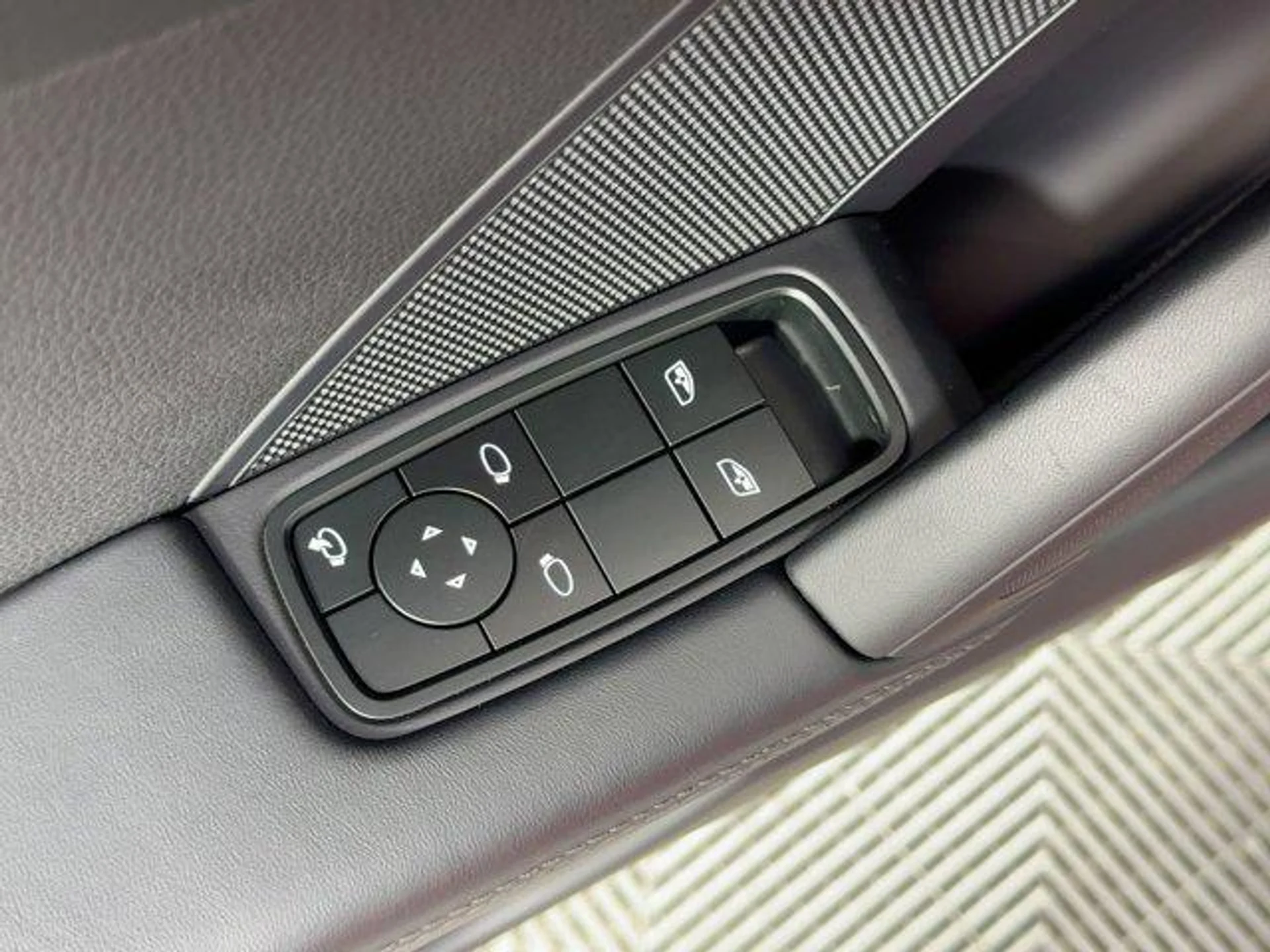 mph012_3538073552_e2_P2a_CS_Pw_O1_Y_Dikk9_Lpgrd_UZ_064_aa57b45b40