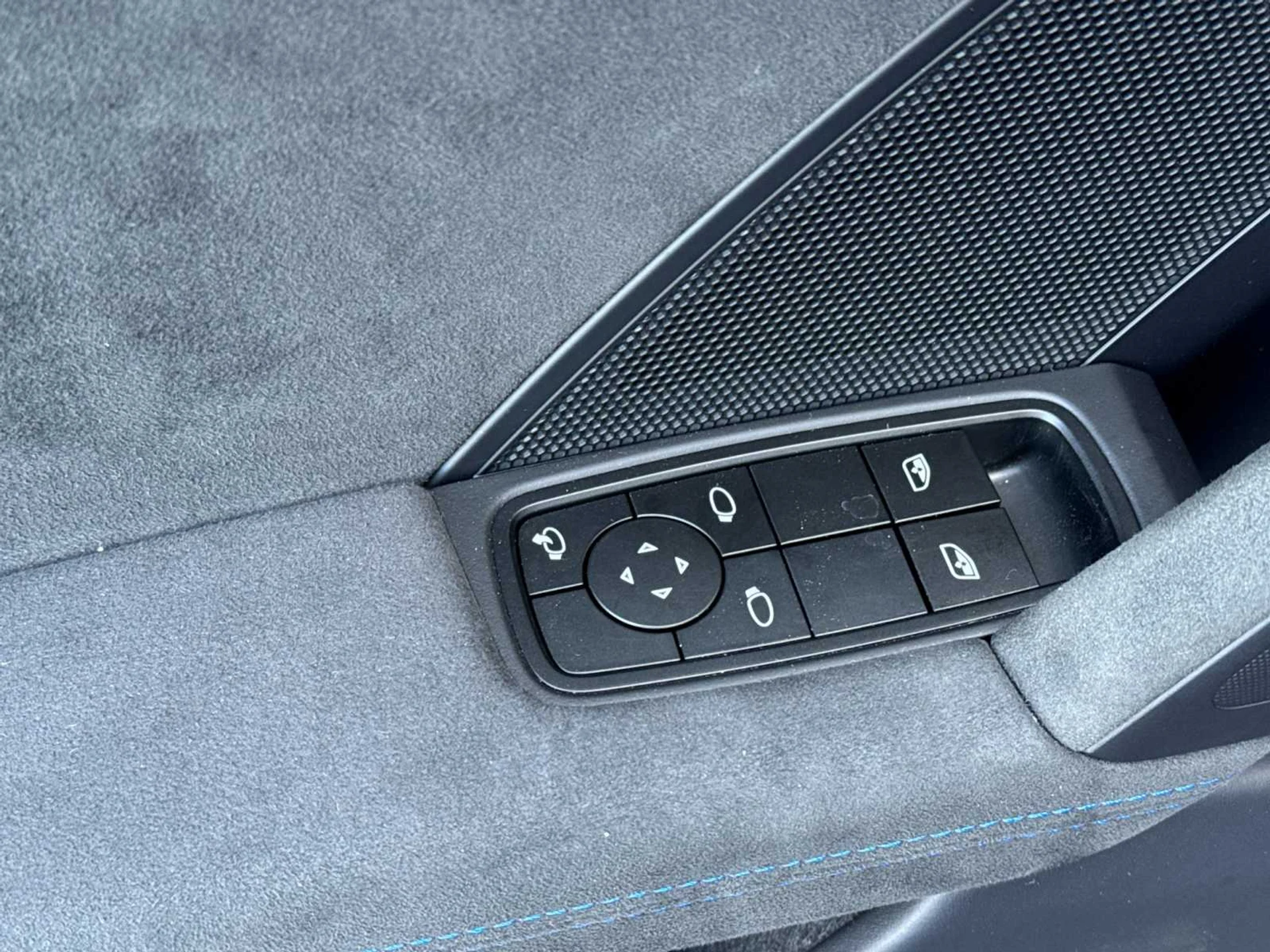 mph012_3538426666_0c7dfb2fc9fc231e365f491fe387f836x_876df25935