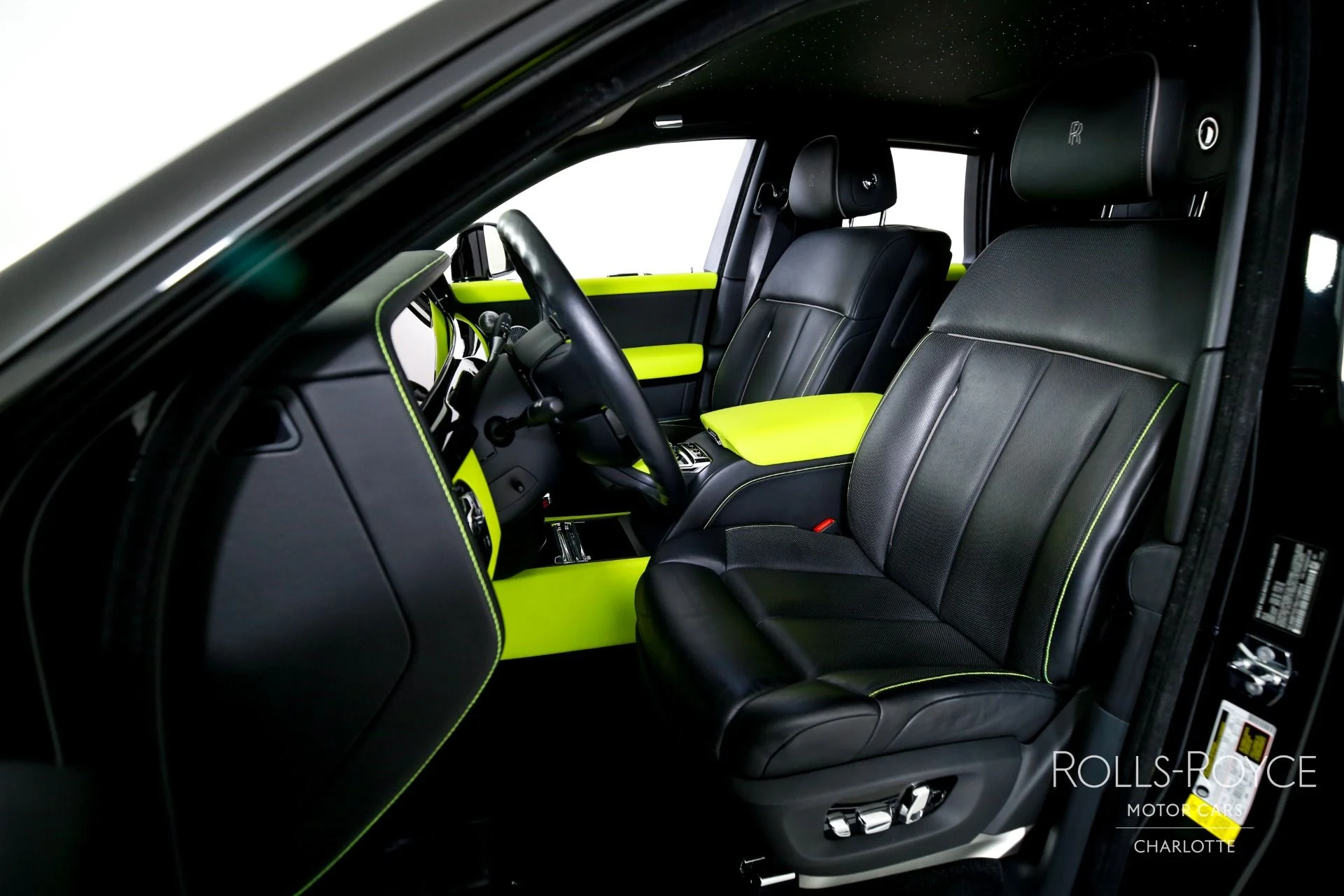 mph012_3538506812_Used_2019_Rolls_Royce_Phantom_1769450314_d2add28920