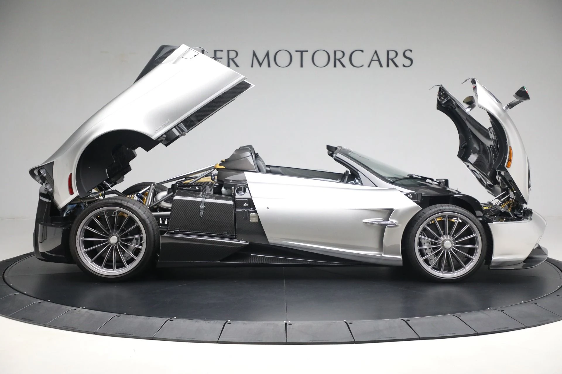 mph012_3540108088_Used_2017_Pagani_Huayra_Roadster_1769208152_19f7dfbcda