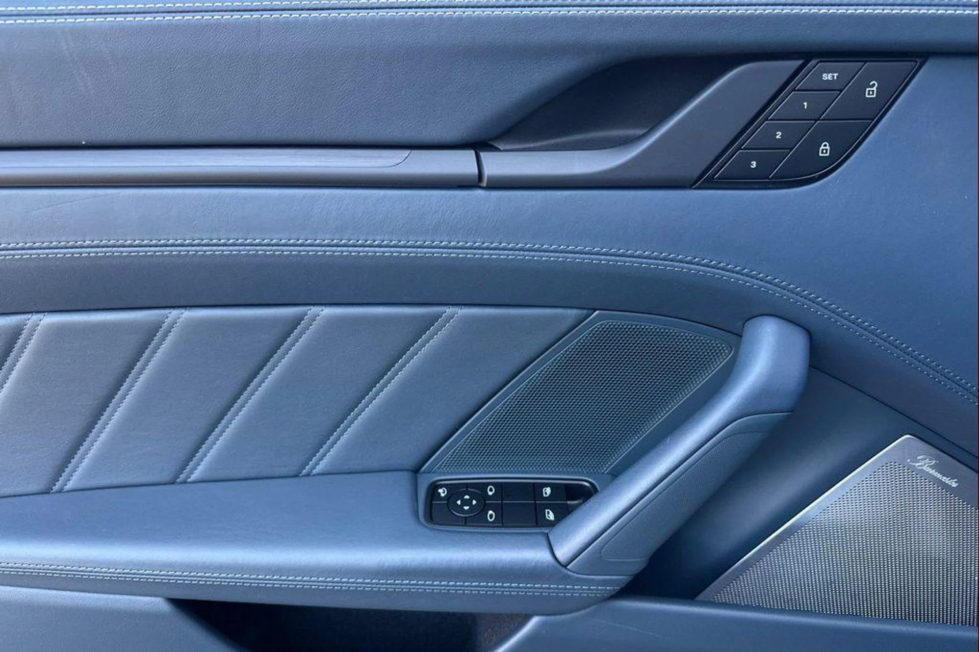 mph012_3544921832_h_H3_Ni6_p_Ewor507_U_Nhr_LI_Re67bk_054e71e55f