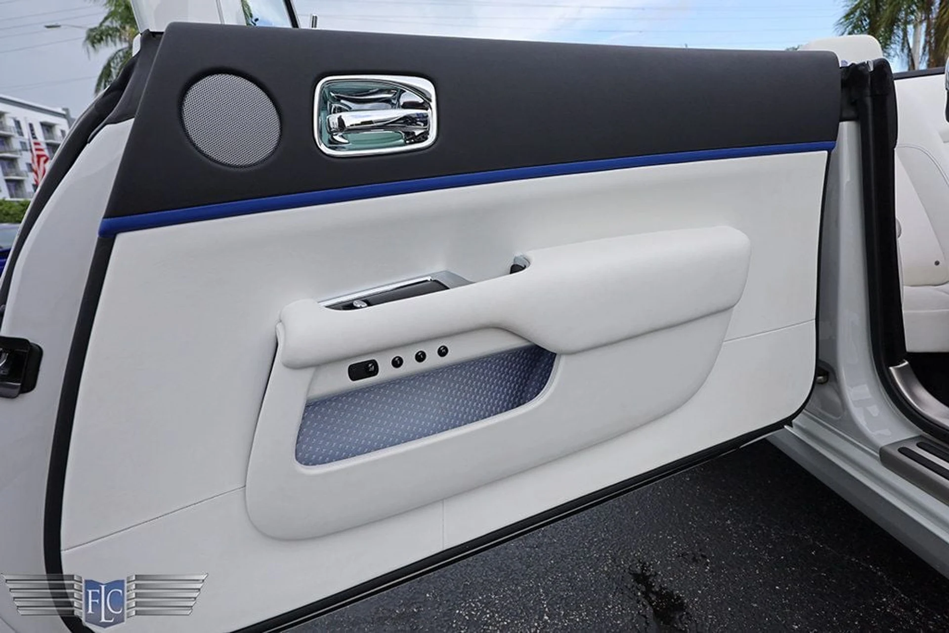 mph012_3551001214_used_2018_rolls_royce_dawn_convertible_6305_22879158_13_1024_86d54b4cc6
