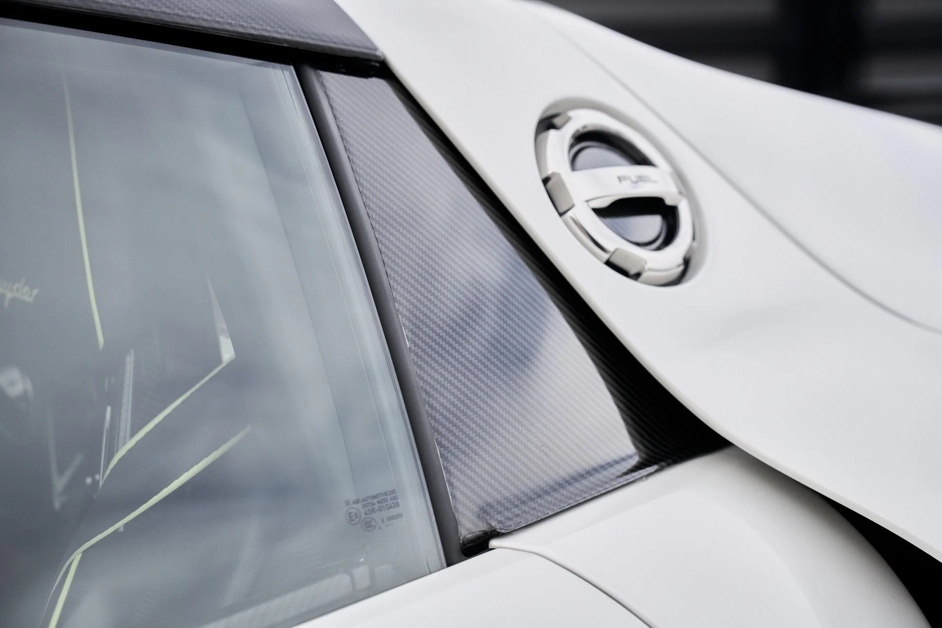 mph012_3557586146_Used_2015_Porsche_918_Spyder_w_Weissach_Package_1764874366_8762628e08