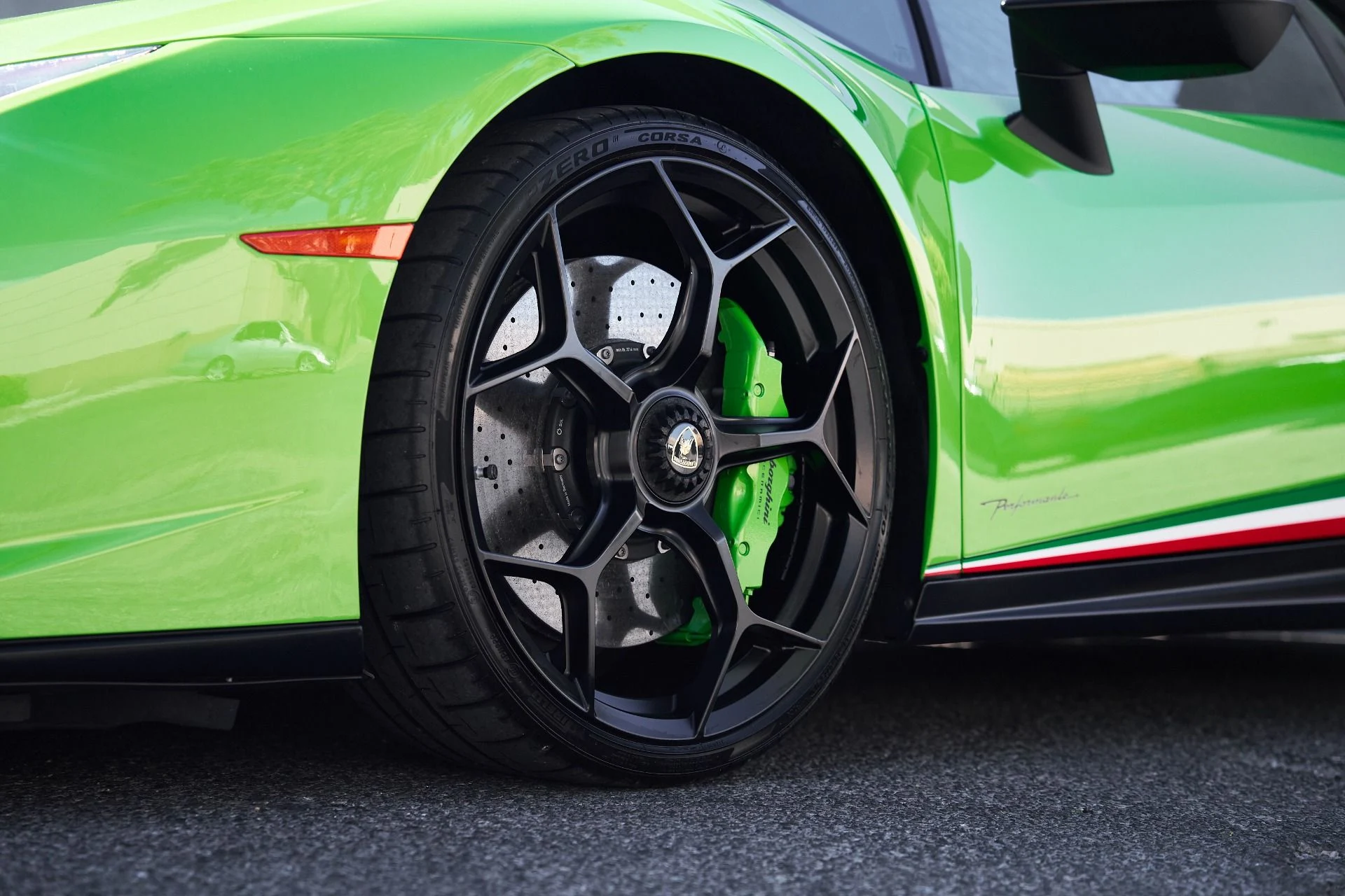mph012_3564529668_Used_2019_Lamborghini_Huracan_Performante_1757626060_6d0a9fec8a