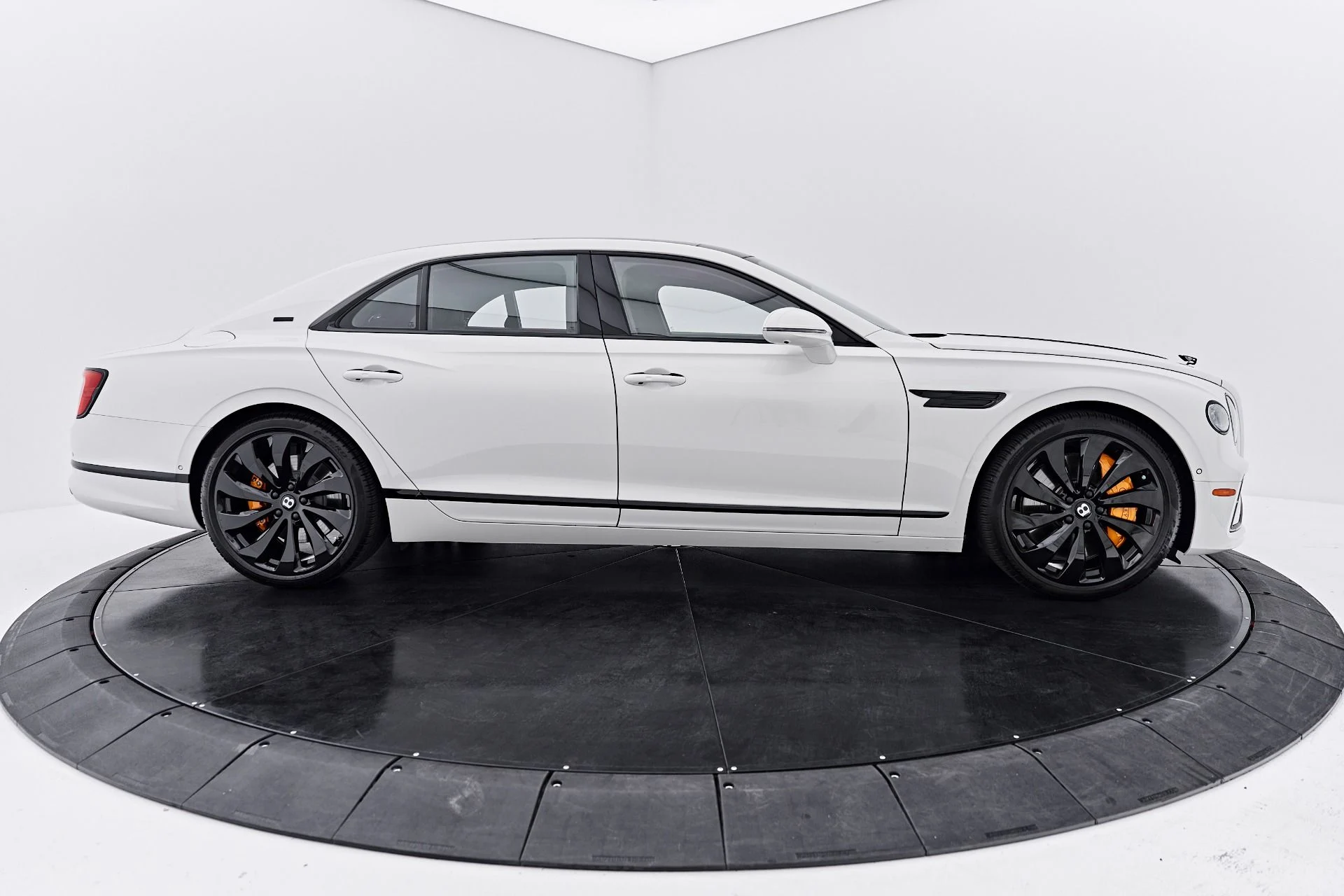 mph012_3565315751_Used_2025_Bentley_Flying_Spur_Black_Edition_1790368053_f9d12adf49