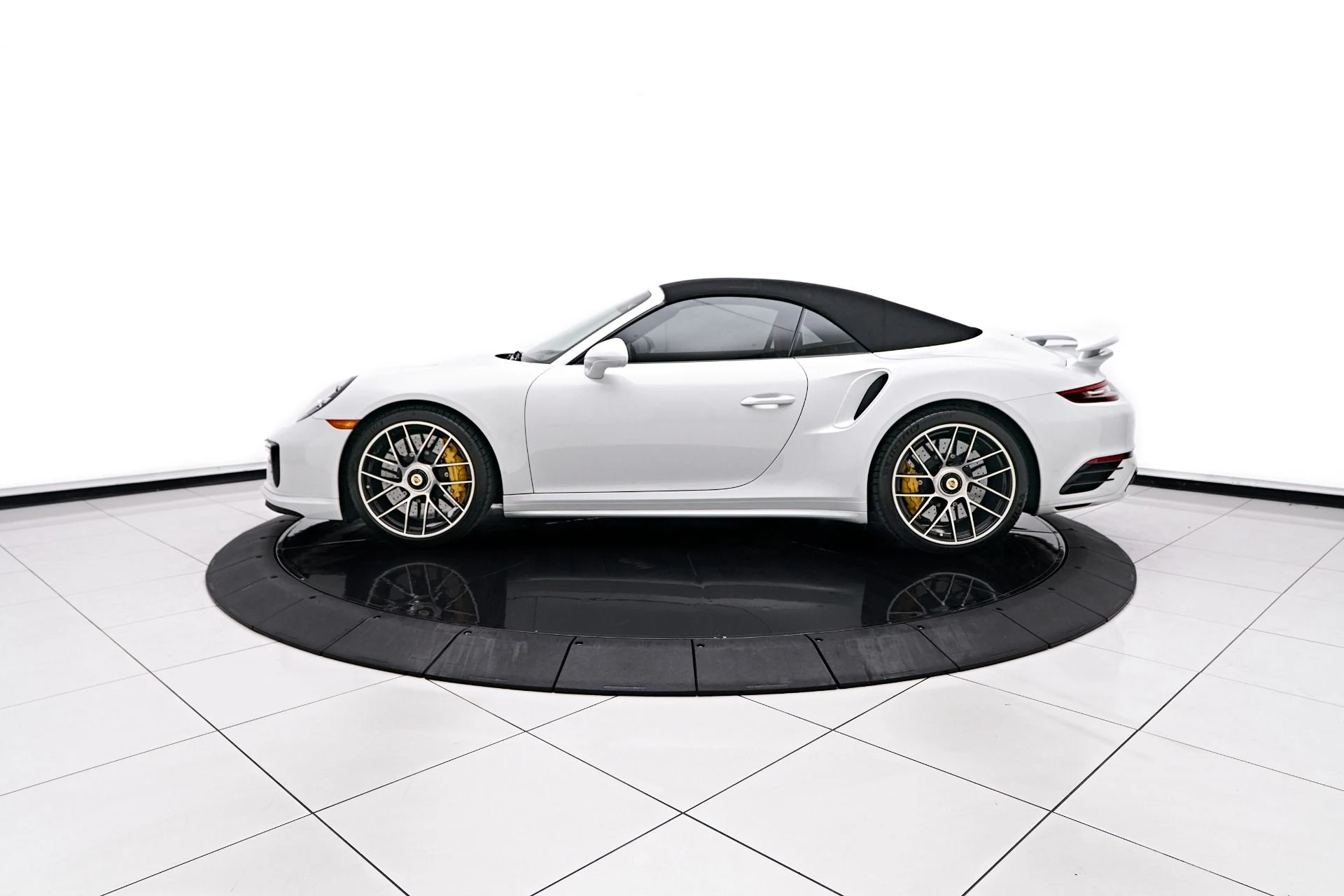 mph012_3569680161_Used_2019_Porsche_911_Turbo_S_1755714959_3873a4cfb6