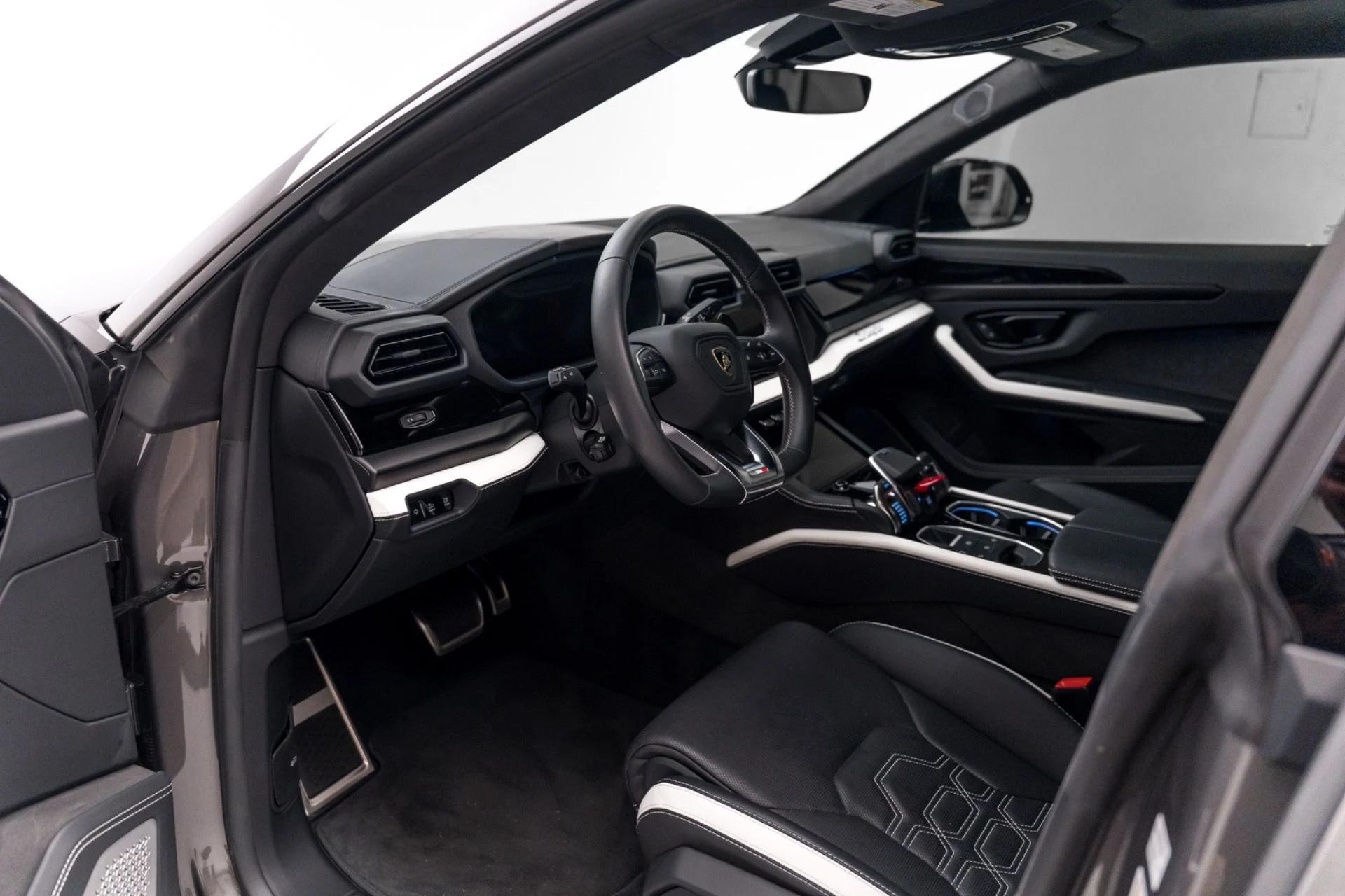 mph012_3570279386_Used_2025_Lamborghini_Urus_SE_1792099574_f19ecd2a94