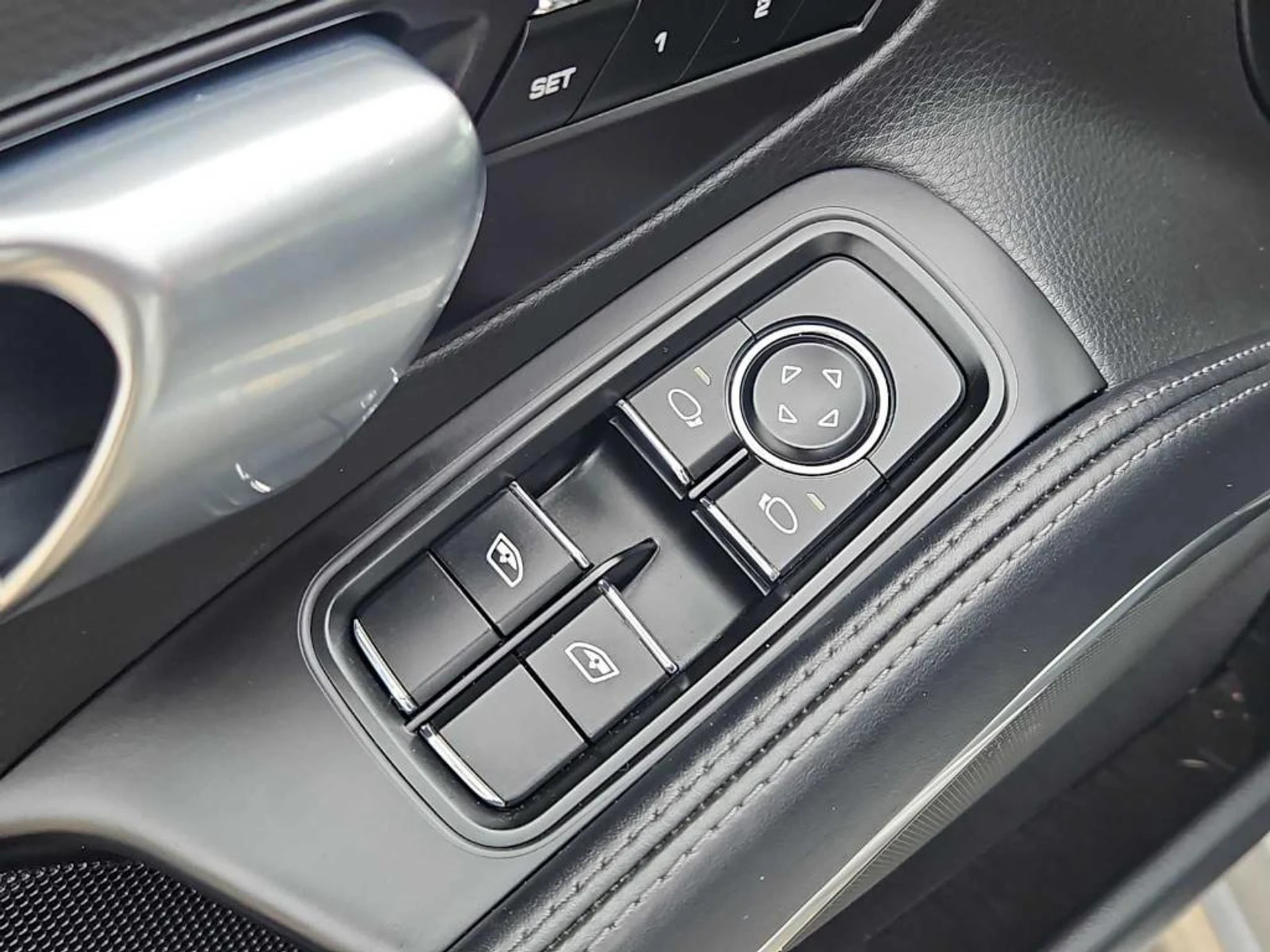 mph012_3570822552_D079p_L_If_R4_Xw_VB_Hulr_KFD_Mt5d_M_cb326082a9