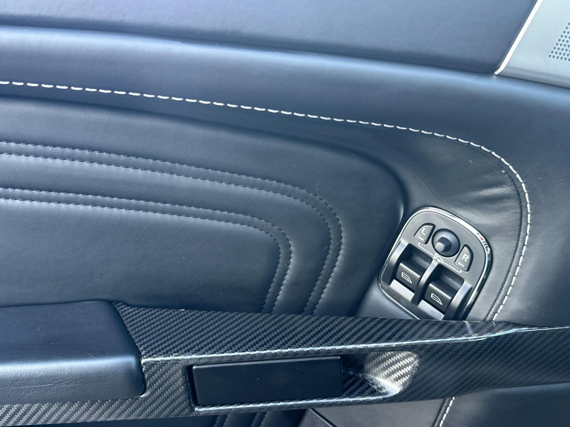 mph012_3574798974_Used_2011_Aston_Martin_DBS_Carbon_Black_1766224123_5314bbf0ae