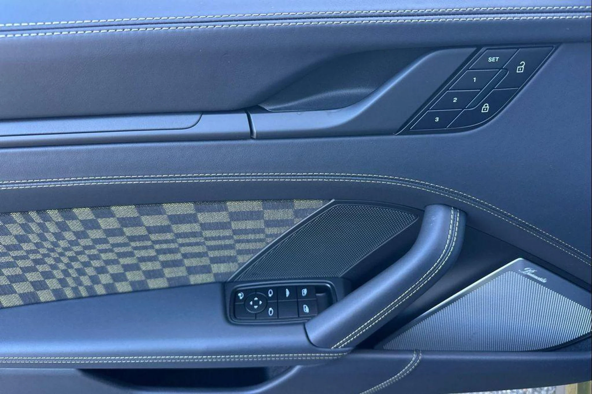 mph012_3584925159_Ef3ioy_D4n_Gf7t_Gbnt2srsz_1_KE_79c733690a