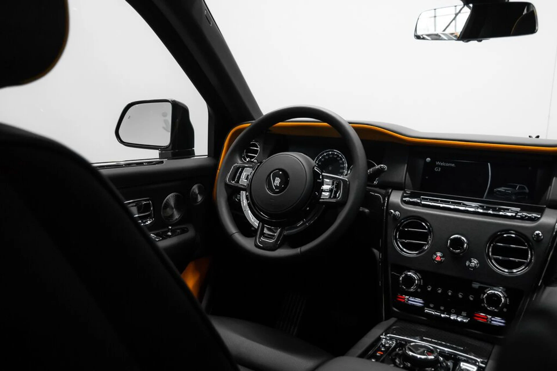 mph012_3589010300_rolls_royce_cullinan_2023_jpg_v_1758918548_50fe6b4132