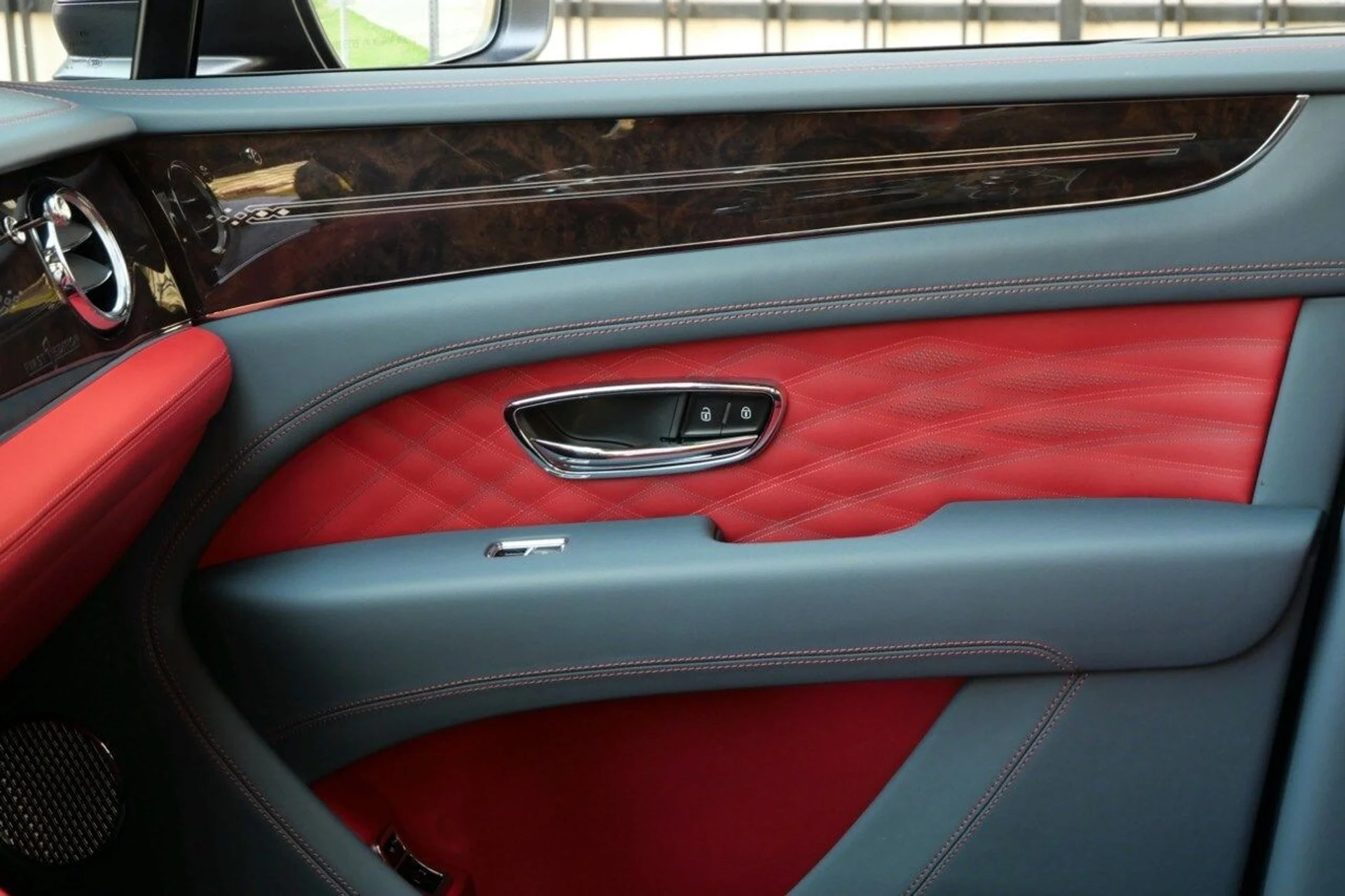 mph012_3590592394_6f5911c2d8f94700506010530202d807x_f0043a8c25