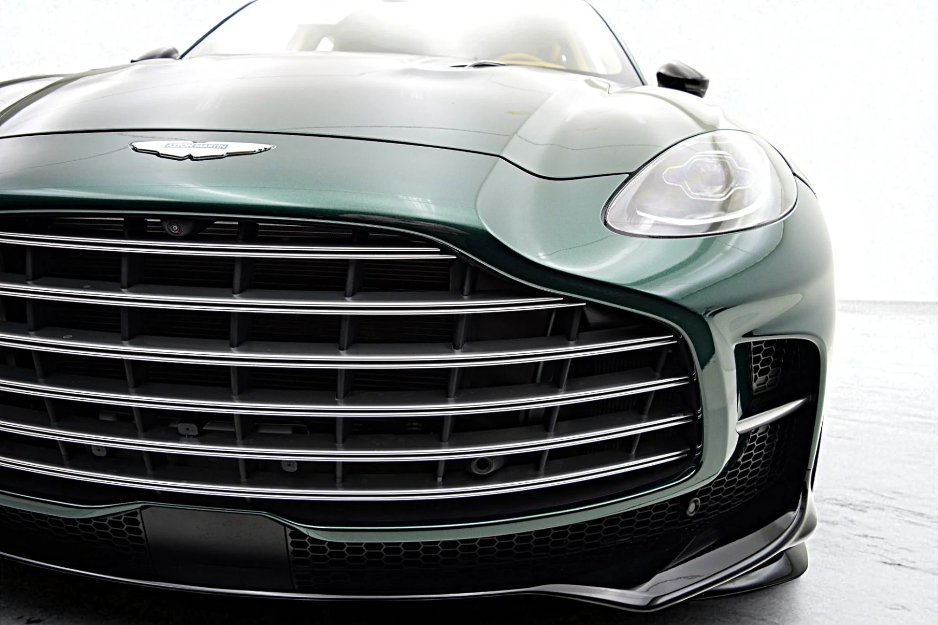 mph012_3602355698_New_2025_Aston_Martin_DBX_707_bee98f90a4