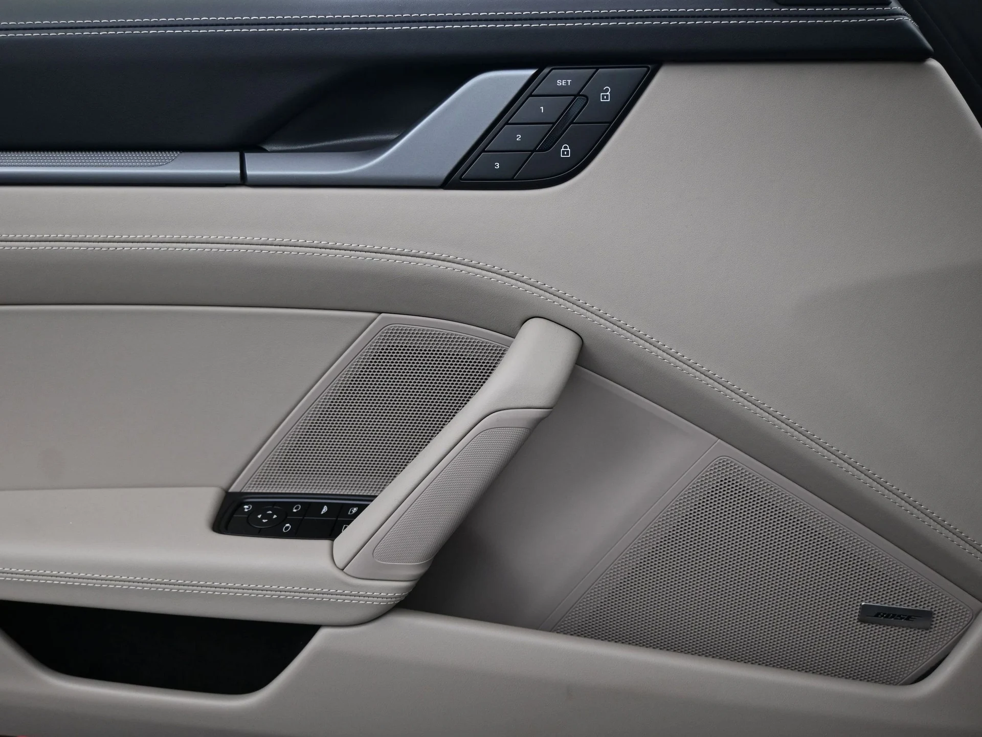 mph012_3608080687_1f9fd1d69af0173ea250d0401af4fd5cx_ef22983818