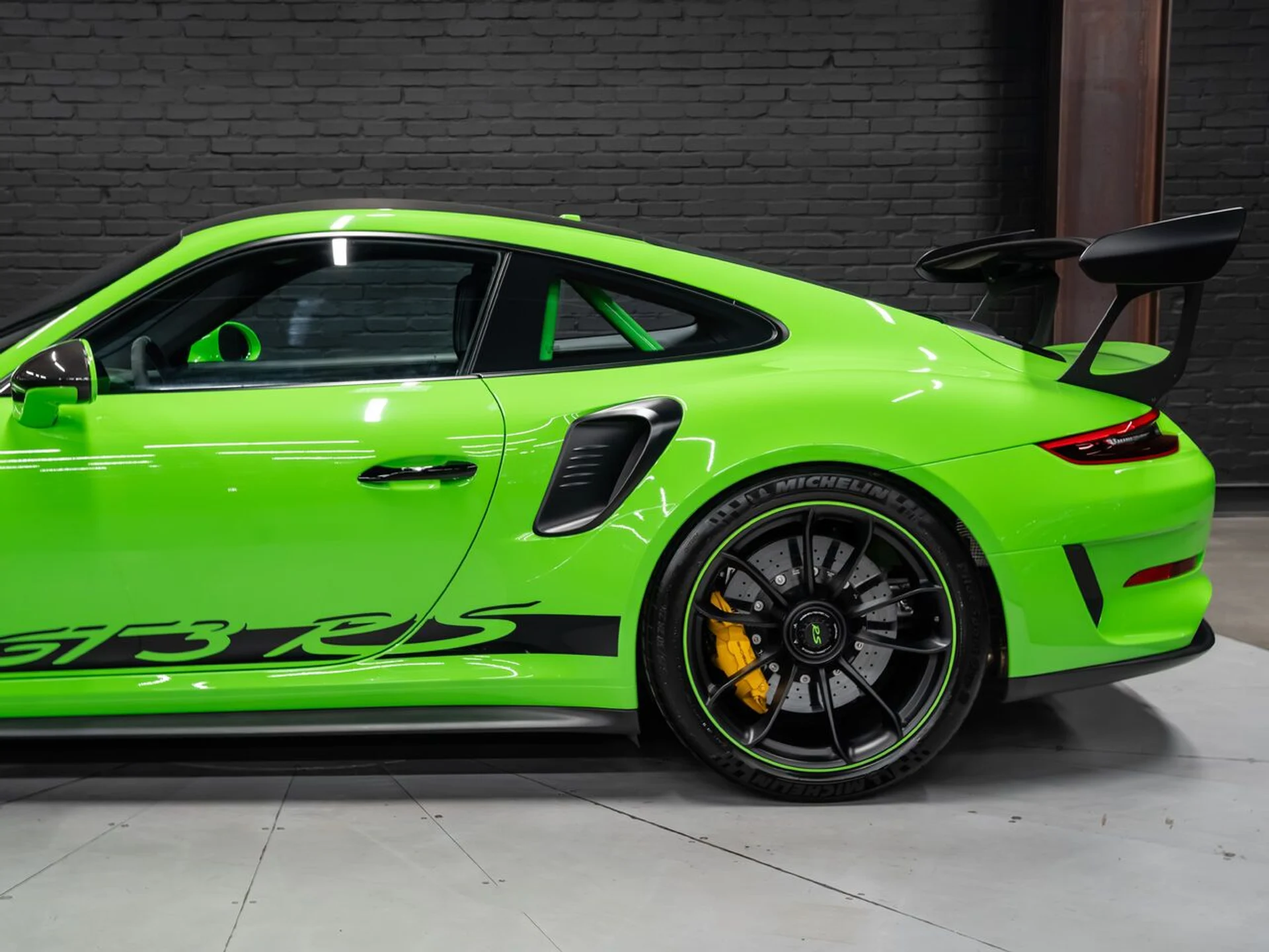 mph012_3611704065_porsche_911_2019_b585711120