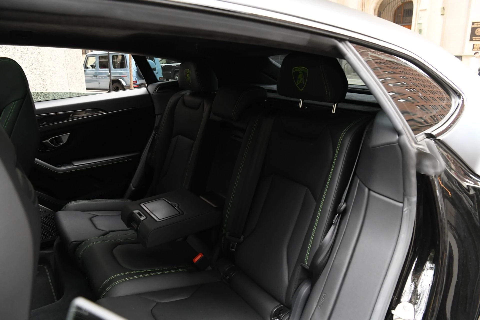 mph012_3620973833_Used_2021_Lamborghini_Urus_1762030162_3afd134f3f