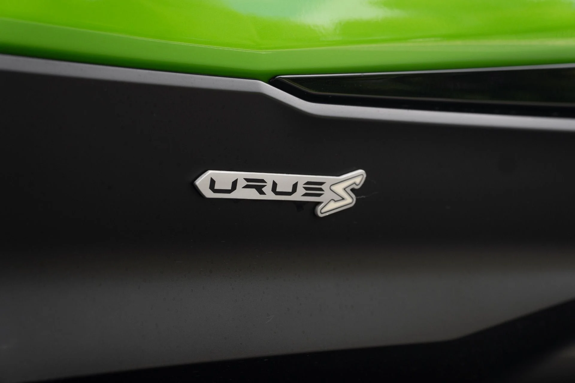 mph012_3623762188_Used_2023_Lamborghini_Urus_S_1758835388_11ed18dd00